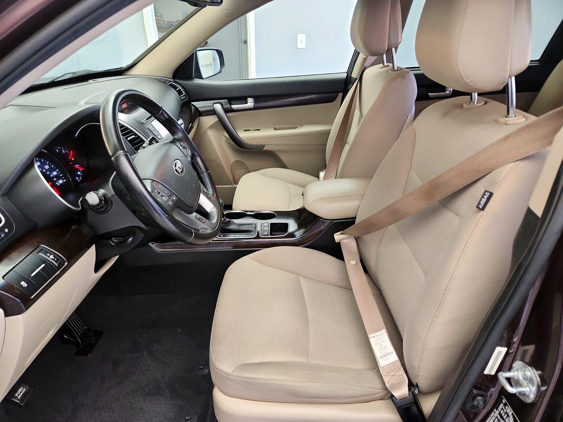 Thumbnail: 2015 Kia Sorento - 11