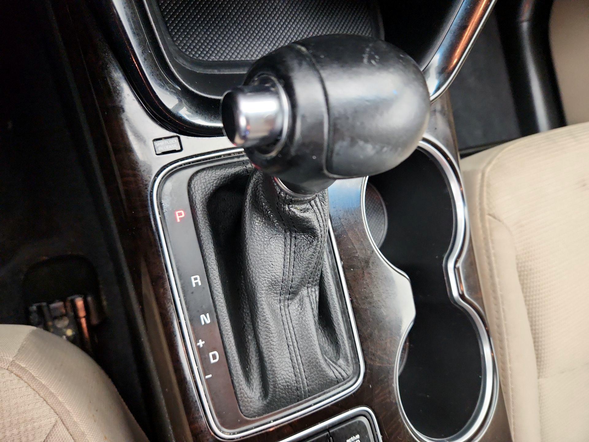 Thumbnail: 2015 Kia Sorento - 17