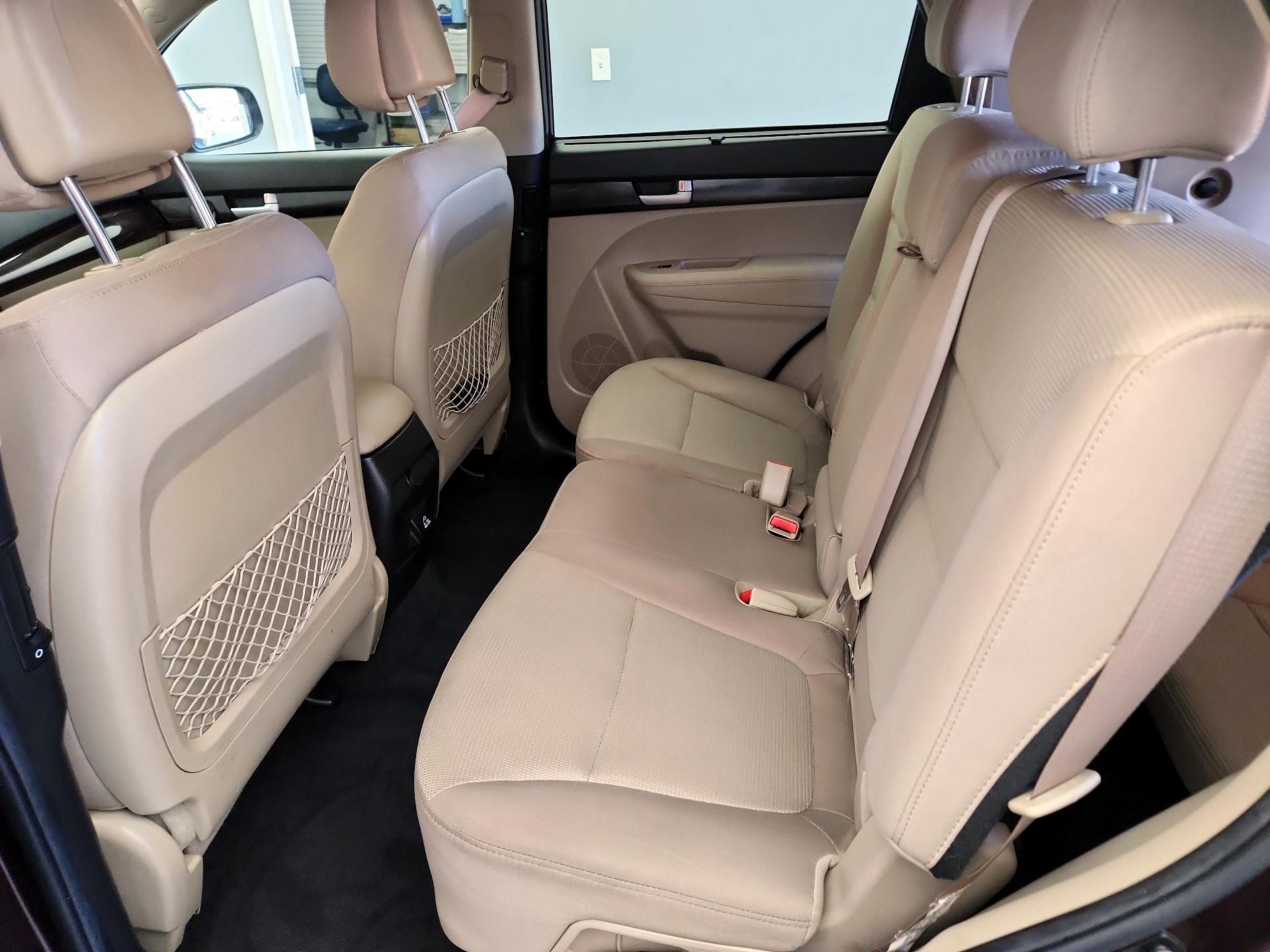 Thumbnail: 2015 Kia Sorento - 19