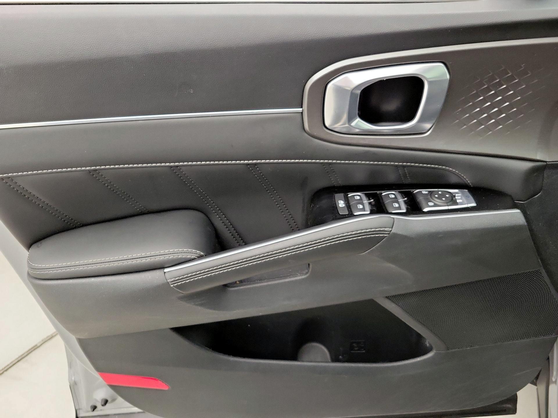 Thumbnail: 2023 Kia Sorento - 12