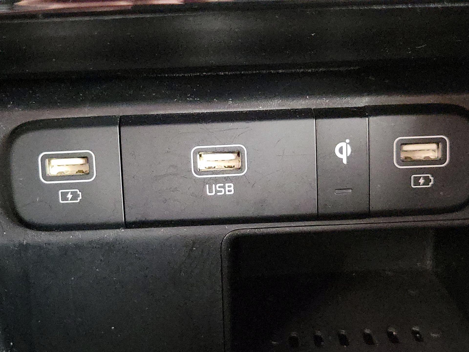 Thumbnail: 2023 Kia Sorento - 19