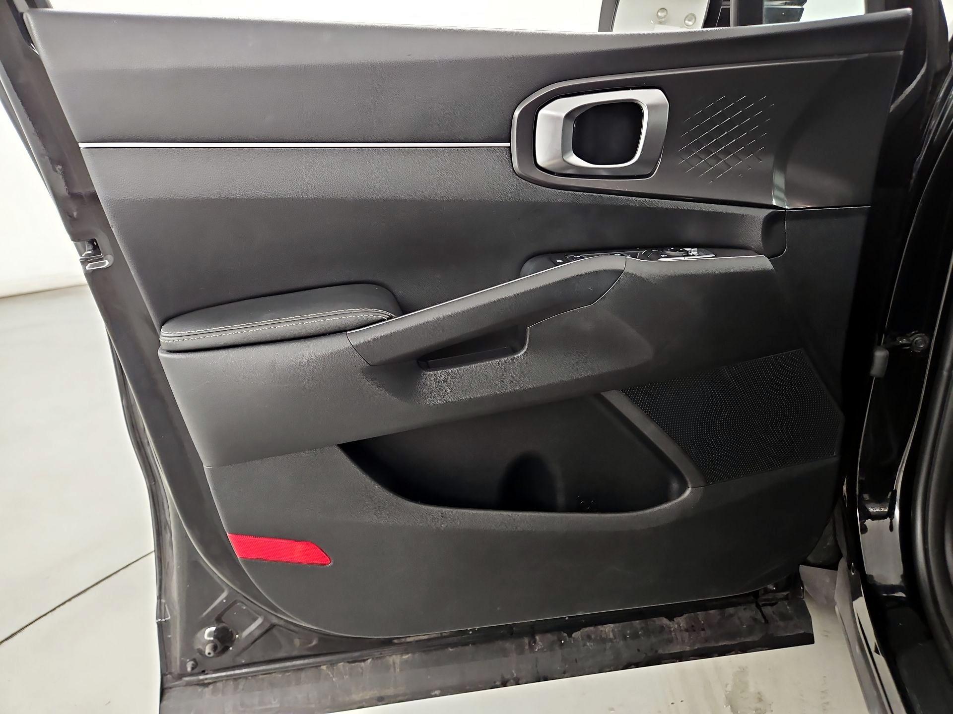 Thumbnail: 2022 Kia Sorento - 12