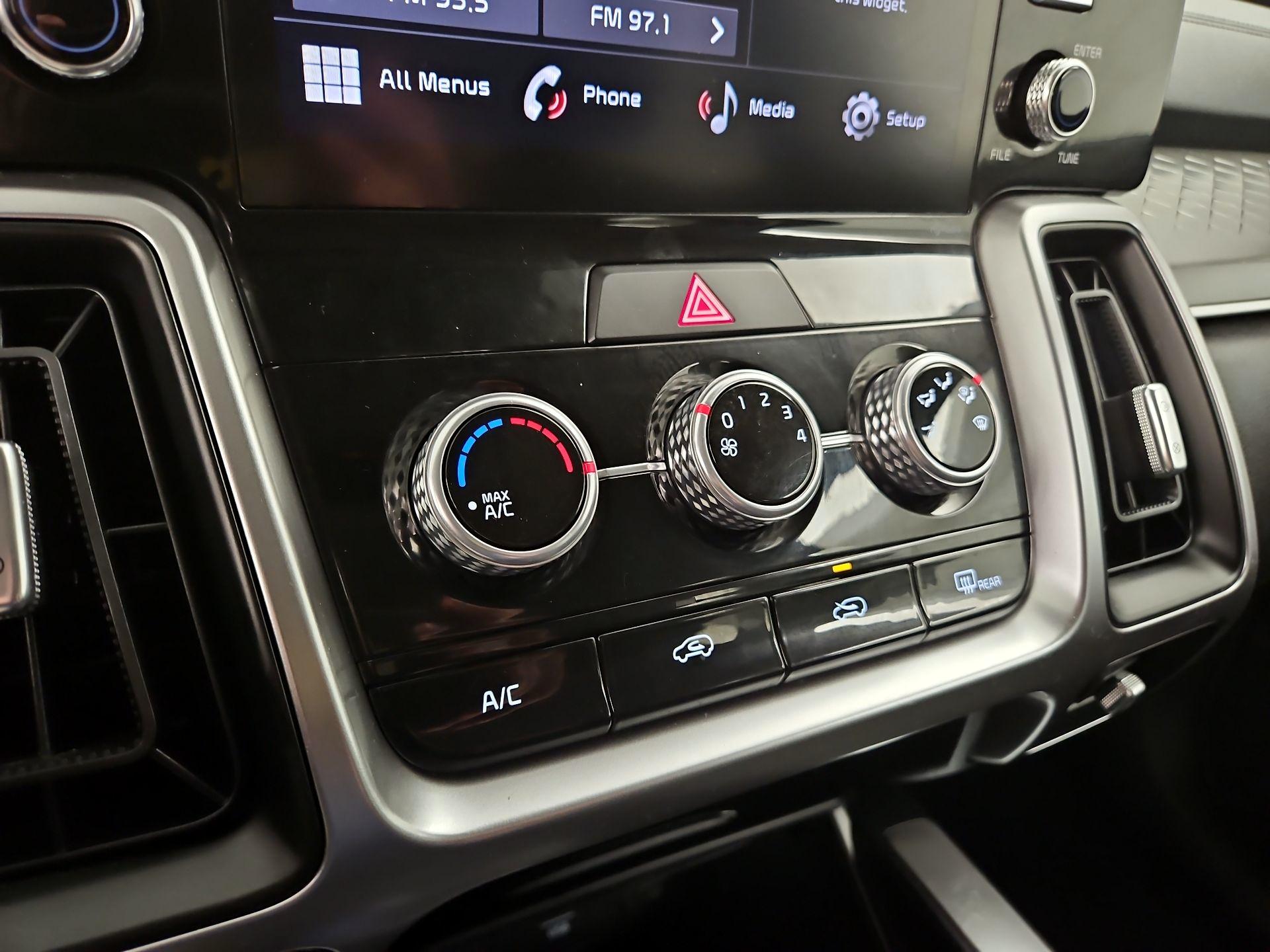 Thumbnail: 2022 Kia Sorento - 16