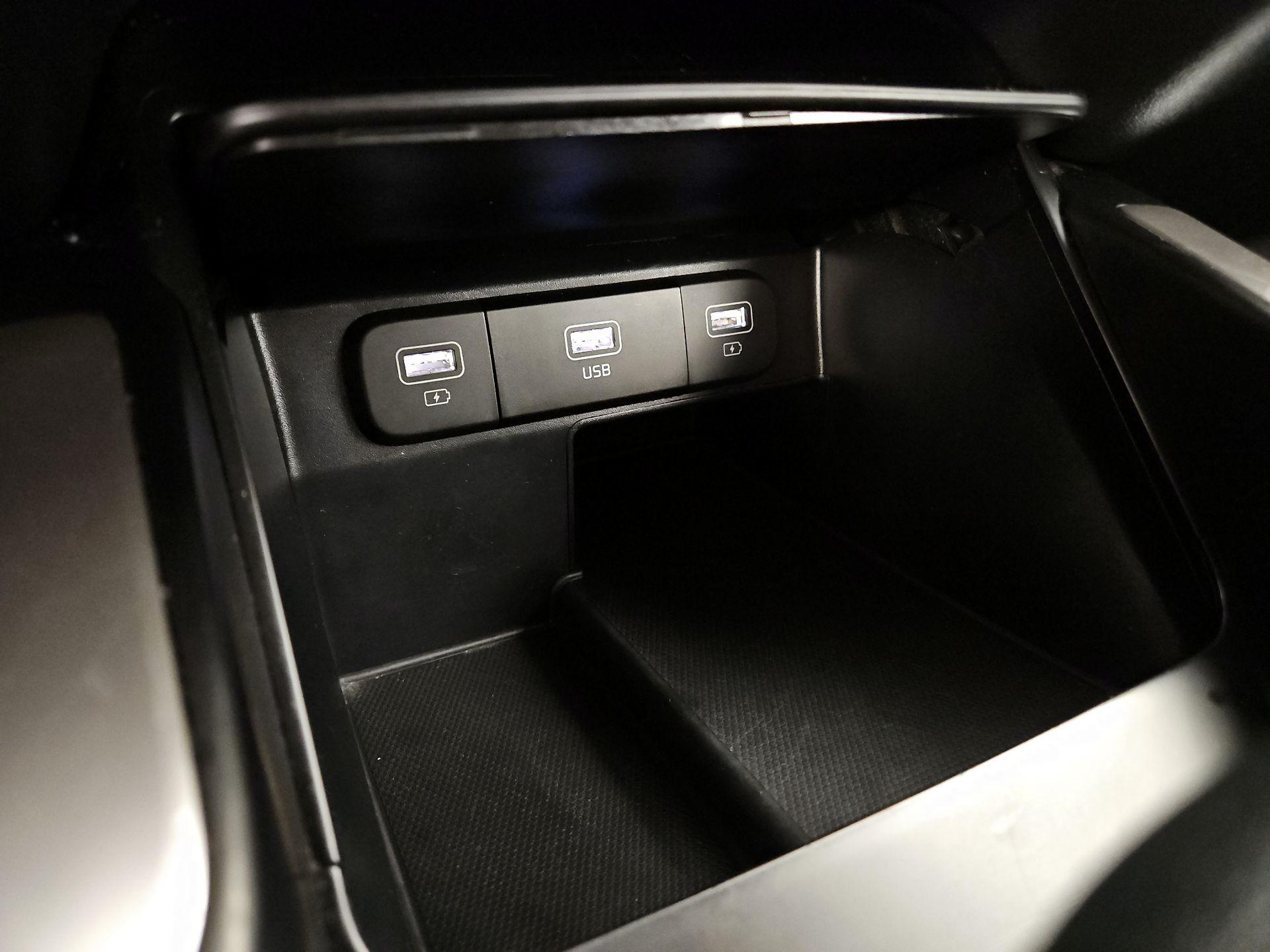 Thumbnail: 2022 Kia Sorento - 18