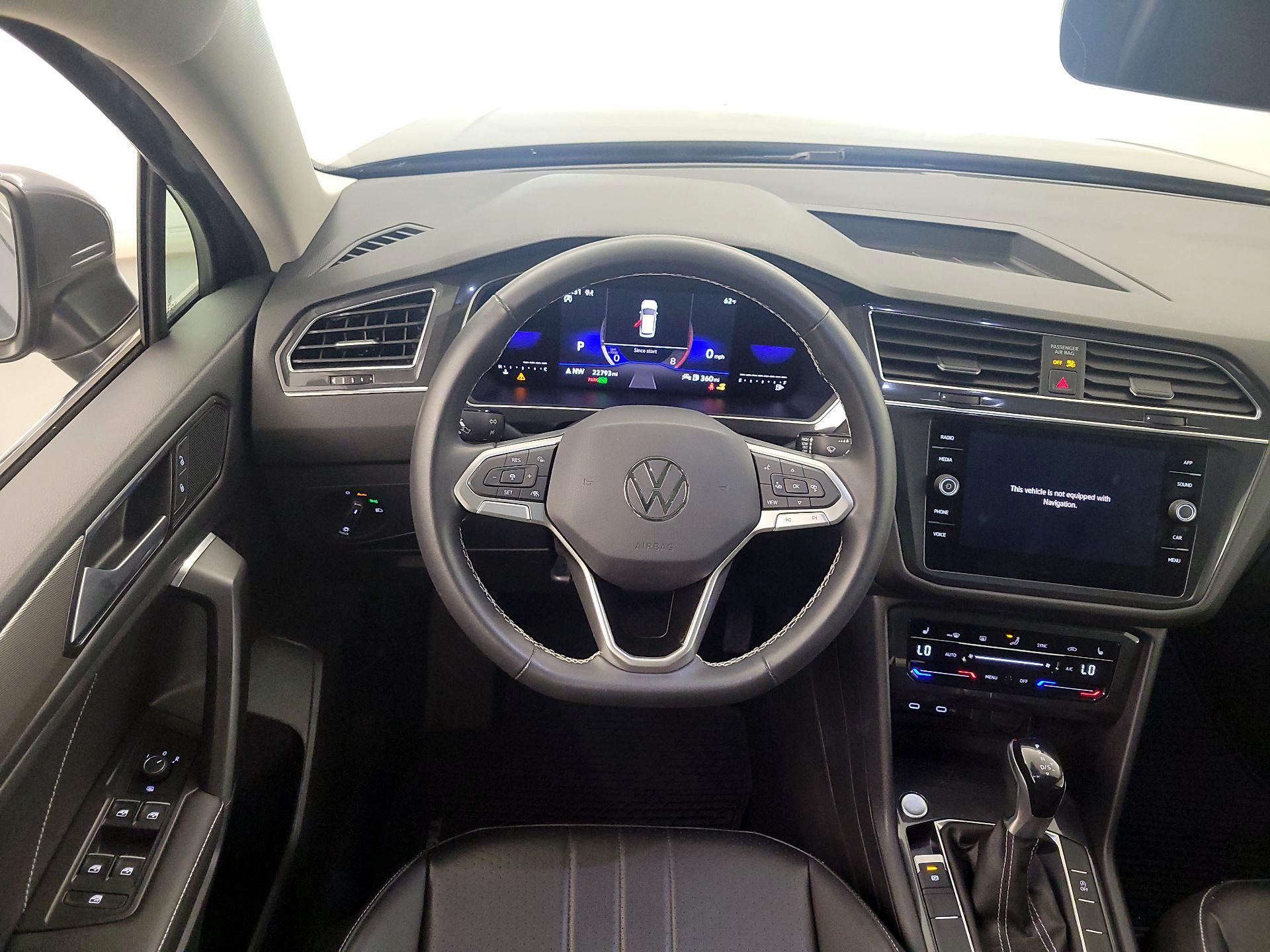 Thumbnail: 2022 Volkswagen Tiguan - 10