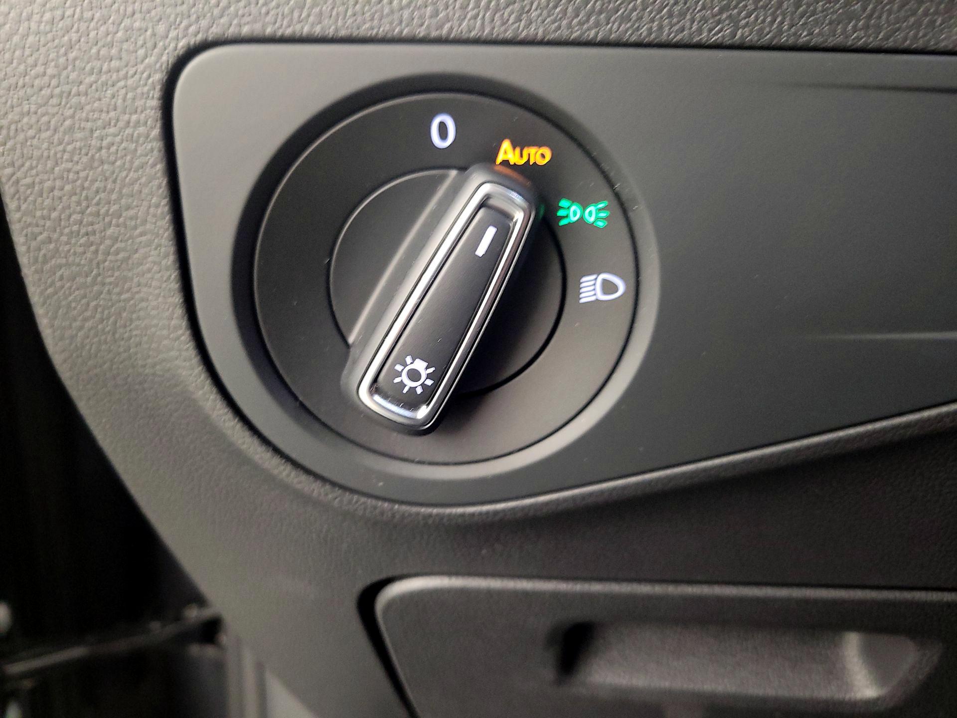 Thumbnail: 2022 Volkswagen Tiguan - 13