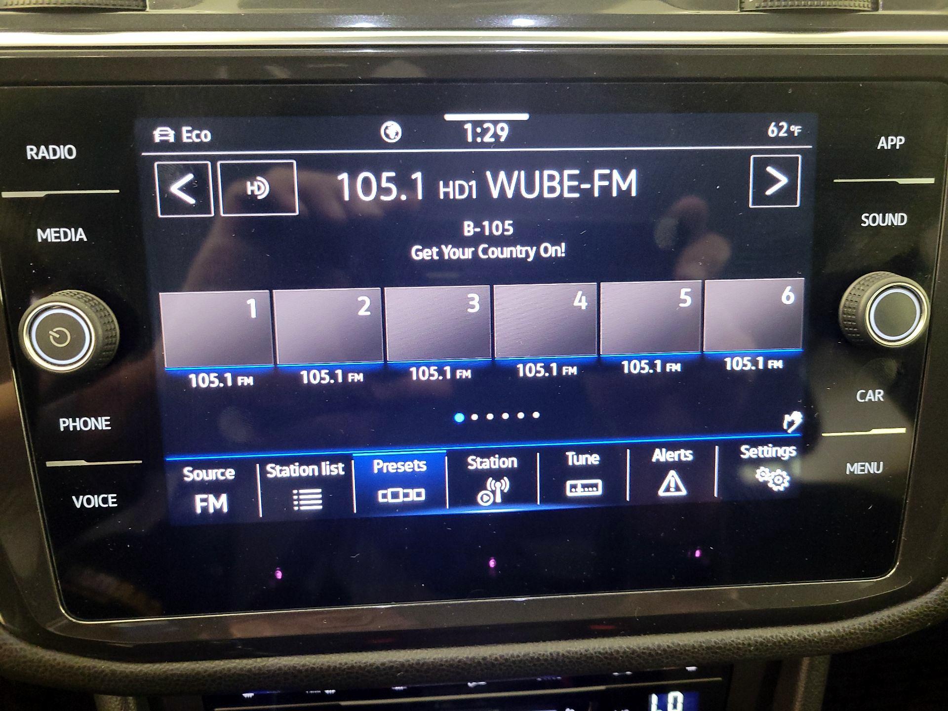 Thumbnail: 2022 Volkswagen Tiguan - 16