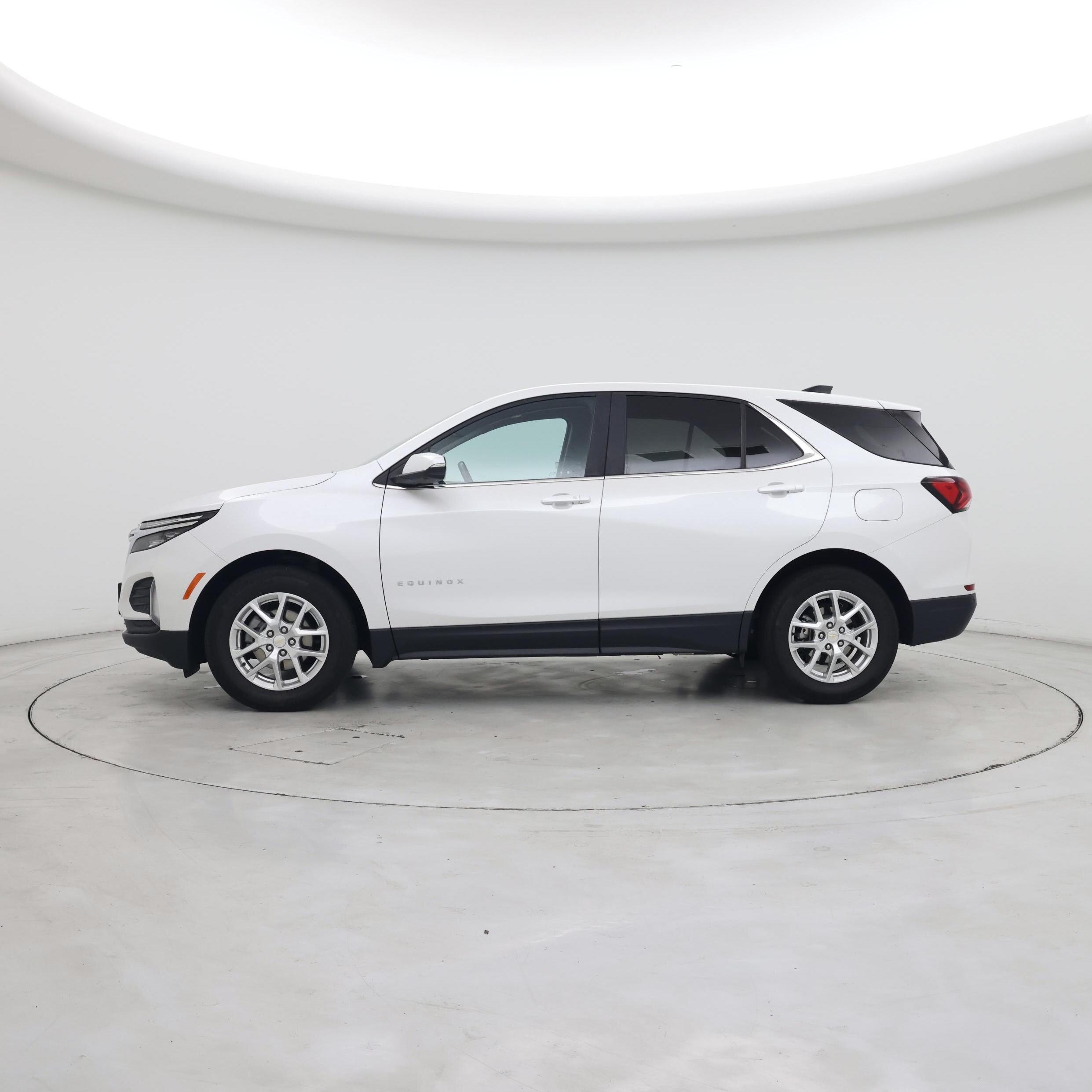 Thumbnail: 2022 Chevrolet Equinox - 3