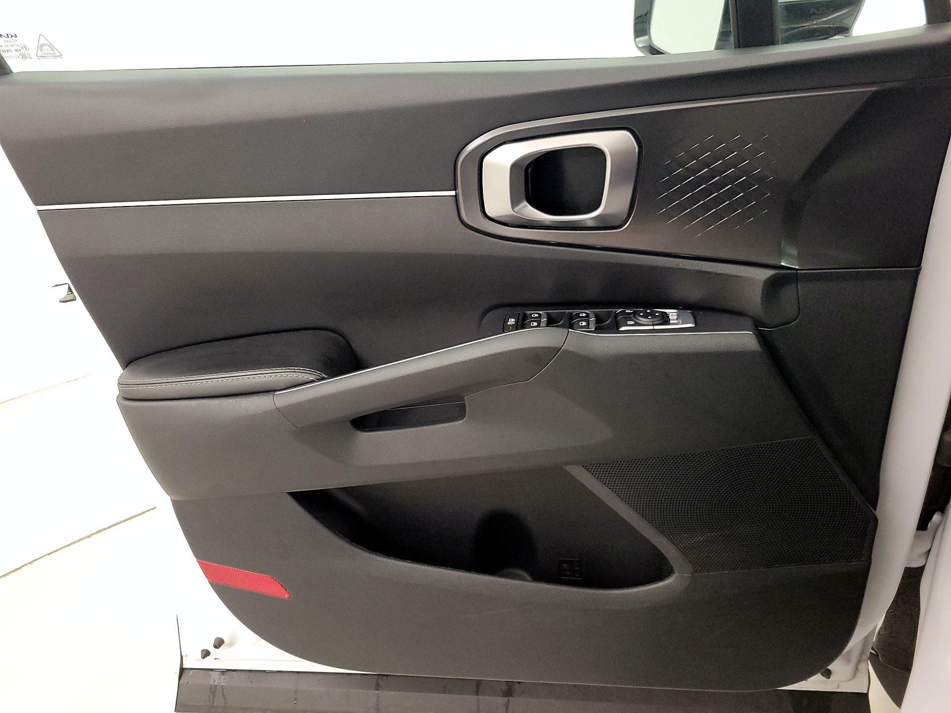 Thumbnail: 2023 Kia Sorento - 12