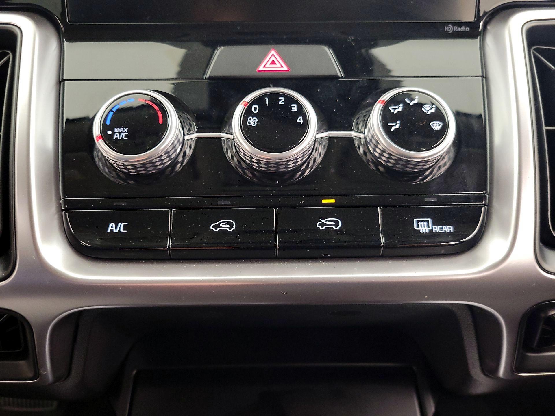 Thumbnail: 2023 Kia Sorento - 16