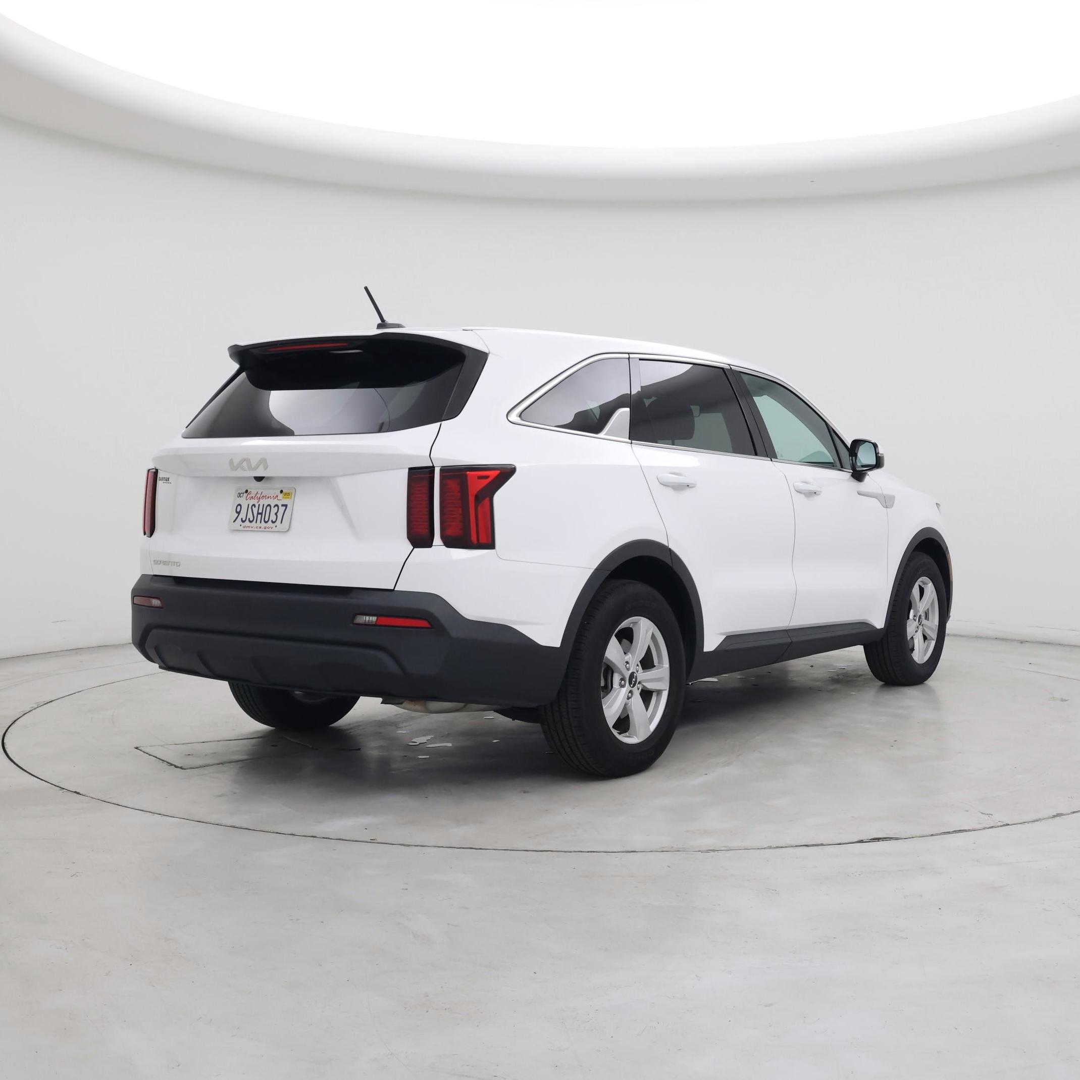 Thumbnail: 2023 Kia Sorento - 8