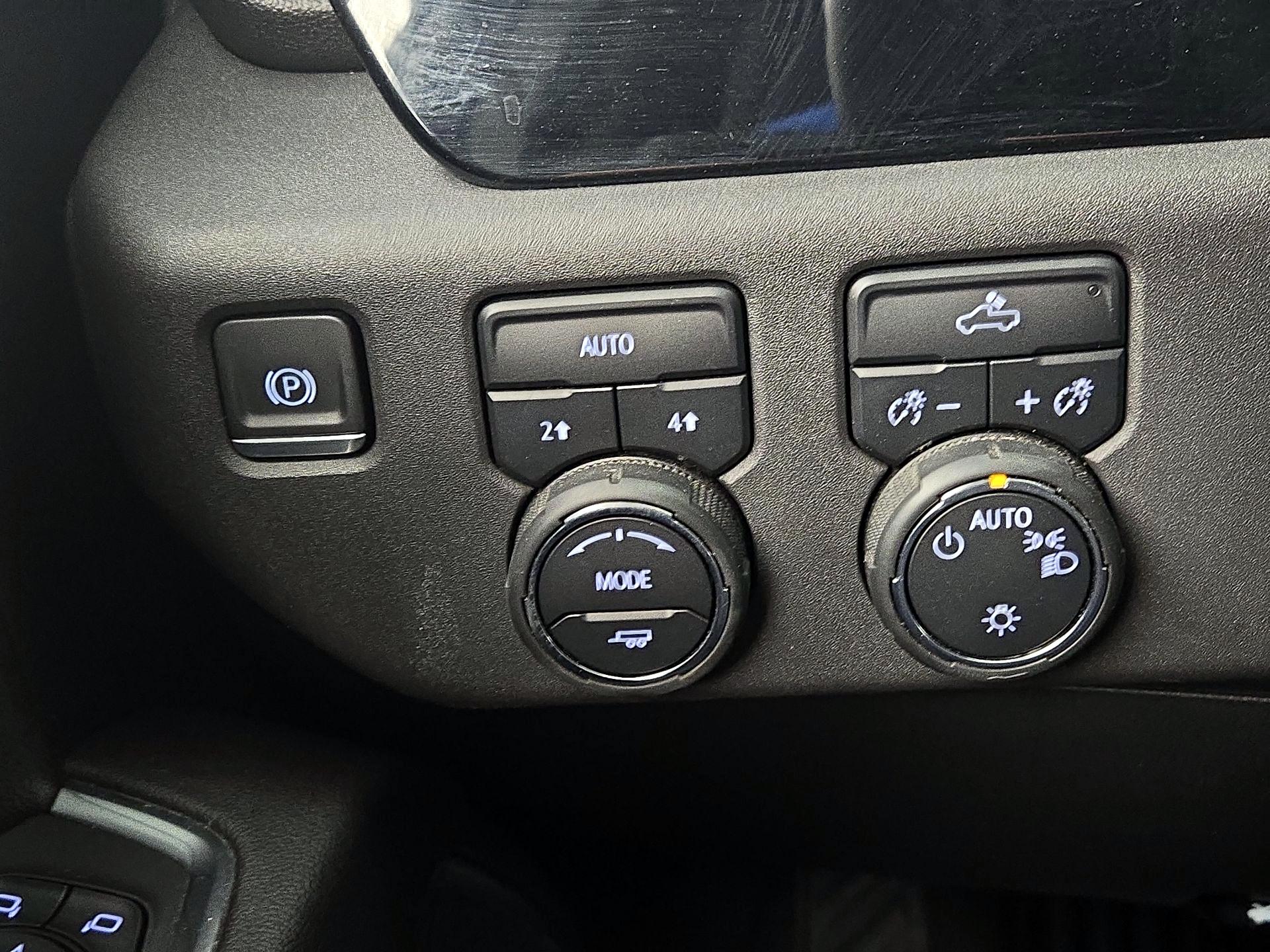 Thumbnail: 2023 Chevrolet Silverado 1500 - 13