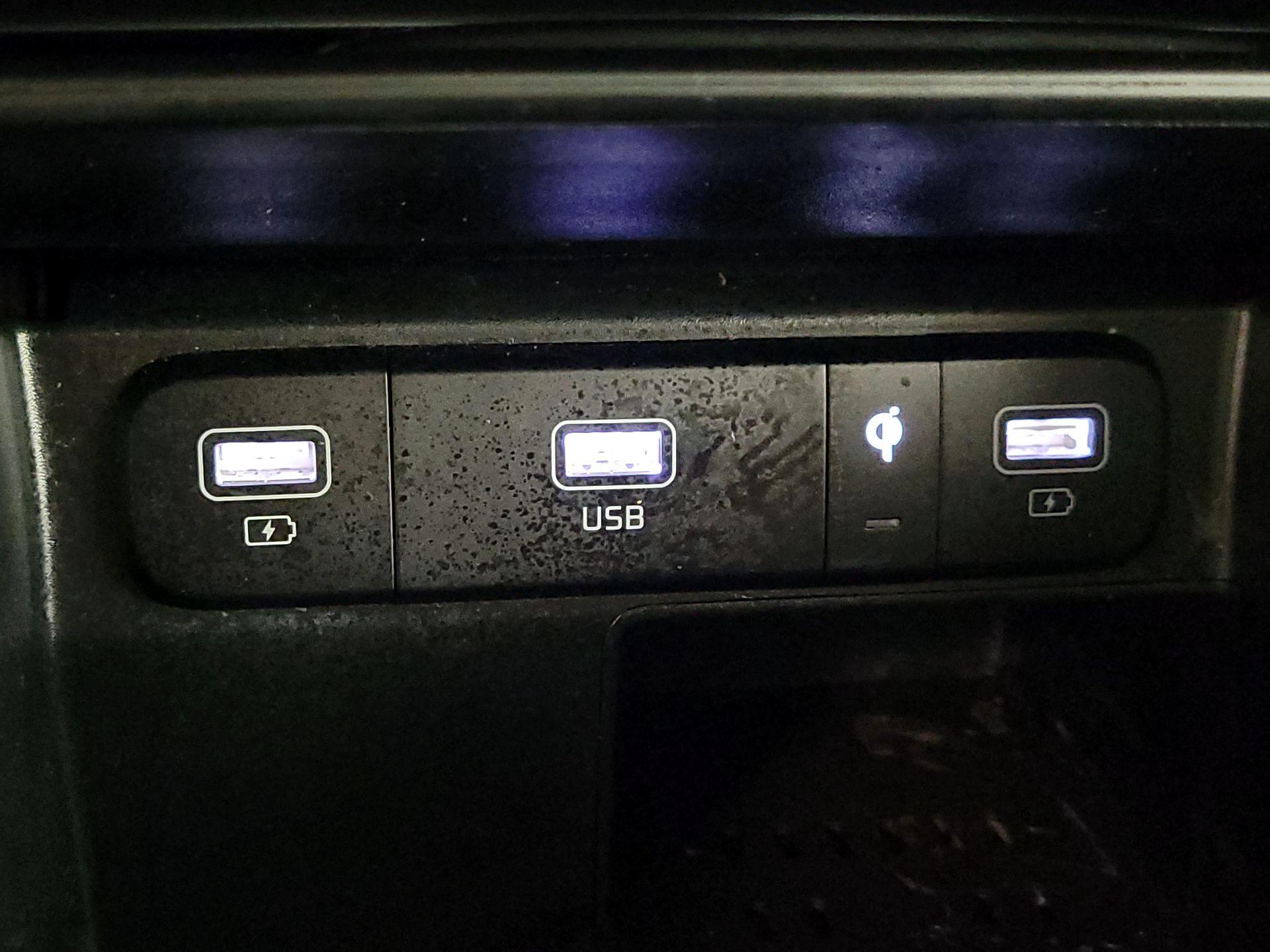 Thumbnail: 2022 Kia Sorento - 19