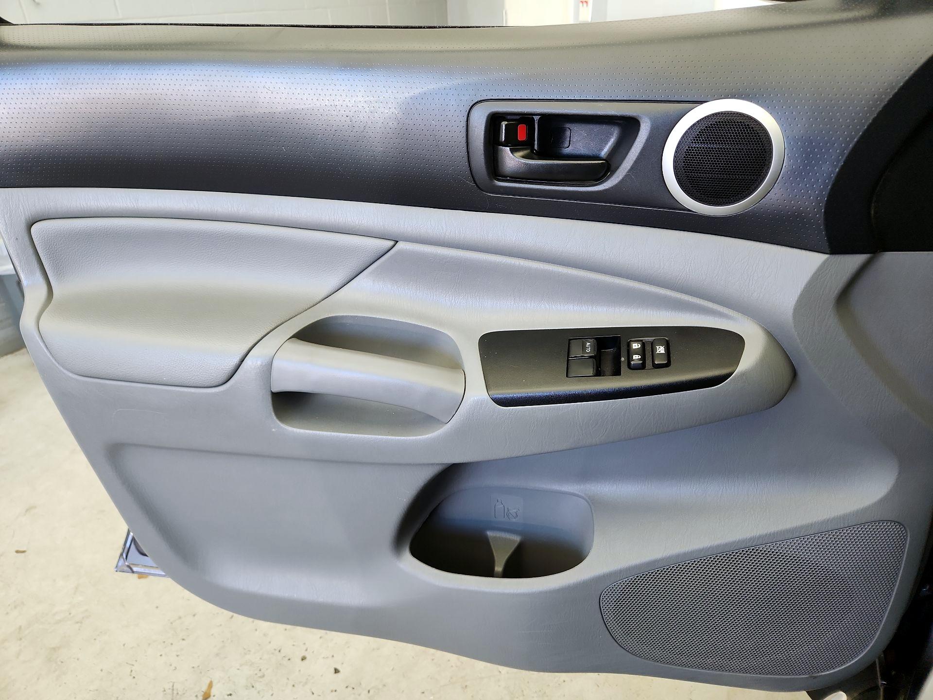 Thumbnail: 2014 Toyota Tacoma - 12