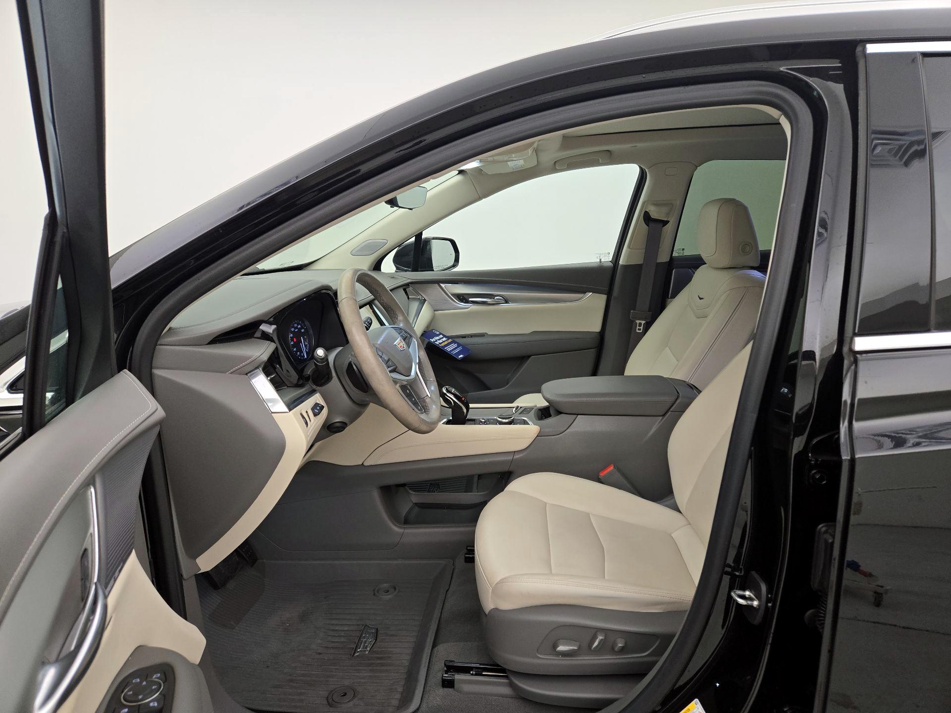 Thumbnail: 2022 Cadillac XT5 - 11