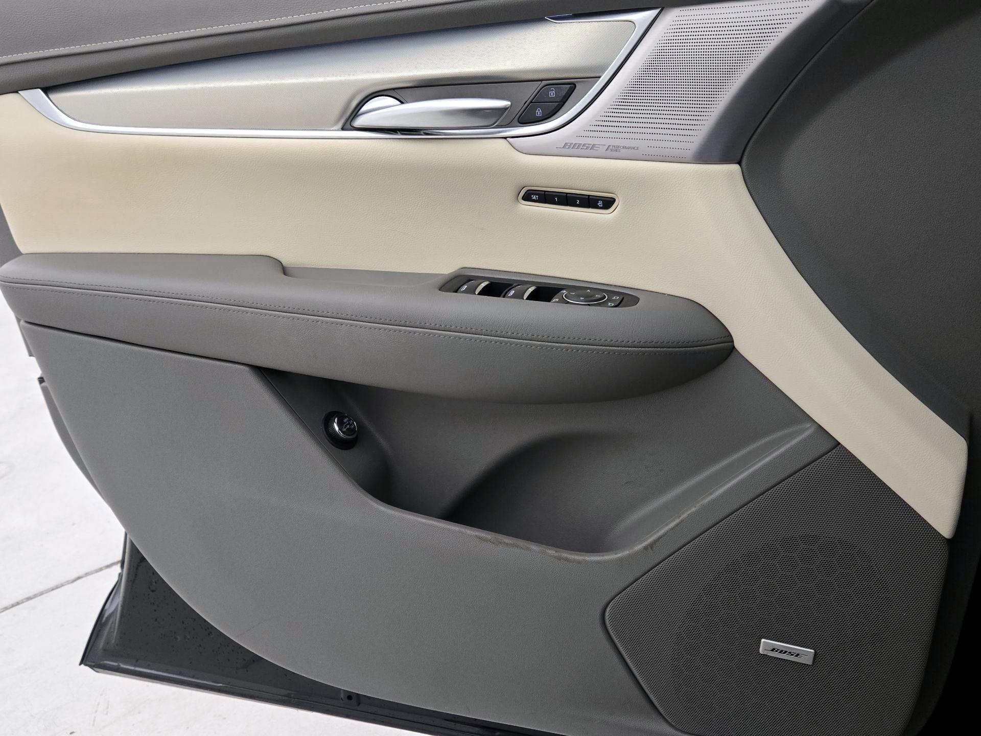 Thumbnail: 2022 Cadillac XT5 - 12