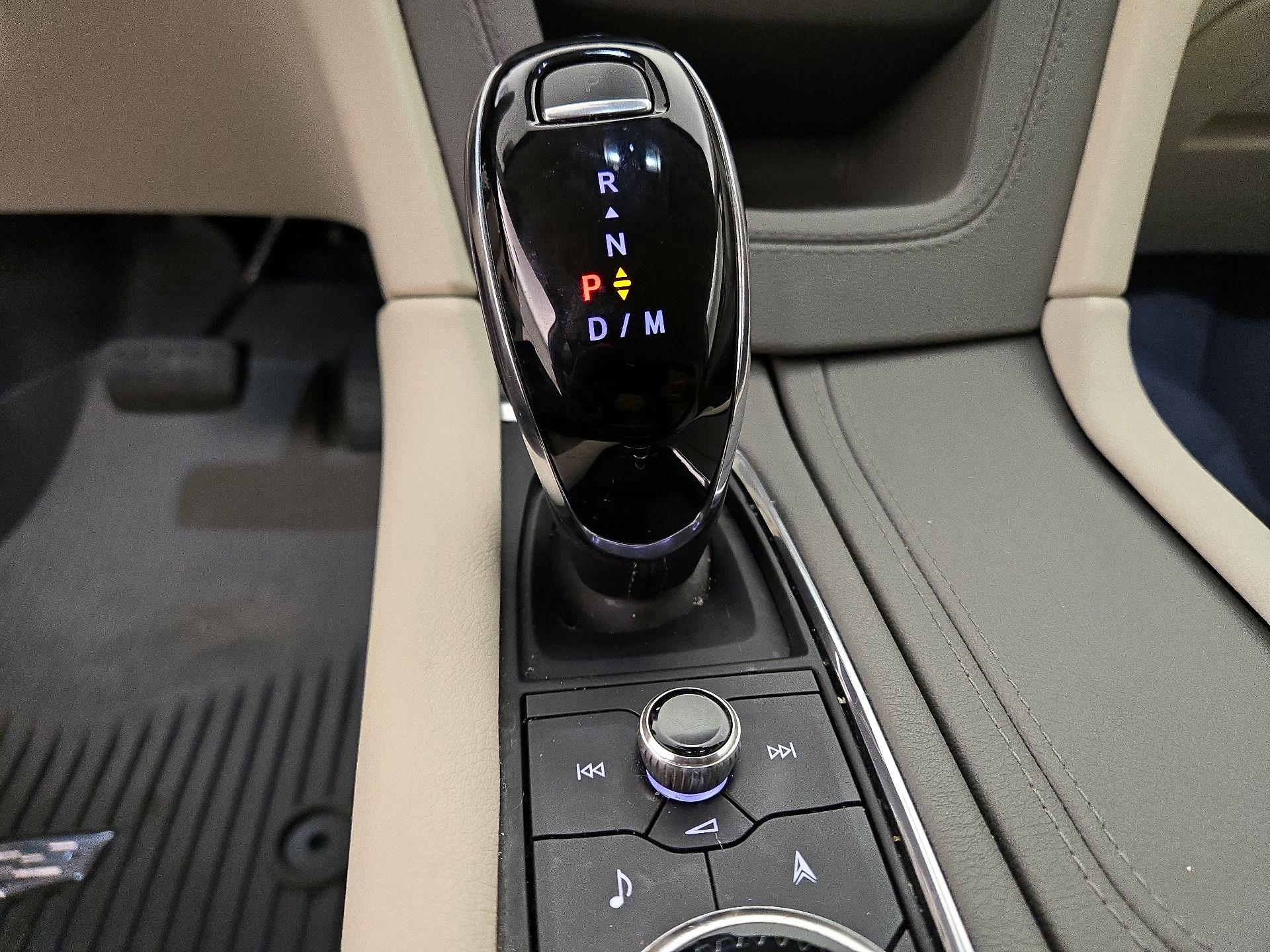 Thumbnail: 2022 Cadillac XT5 - 16