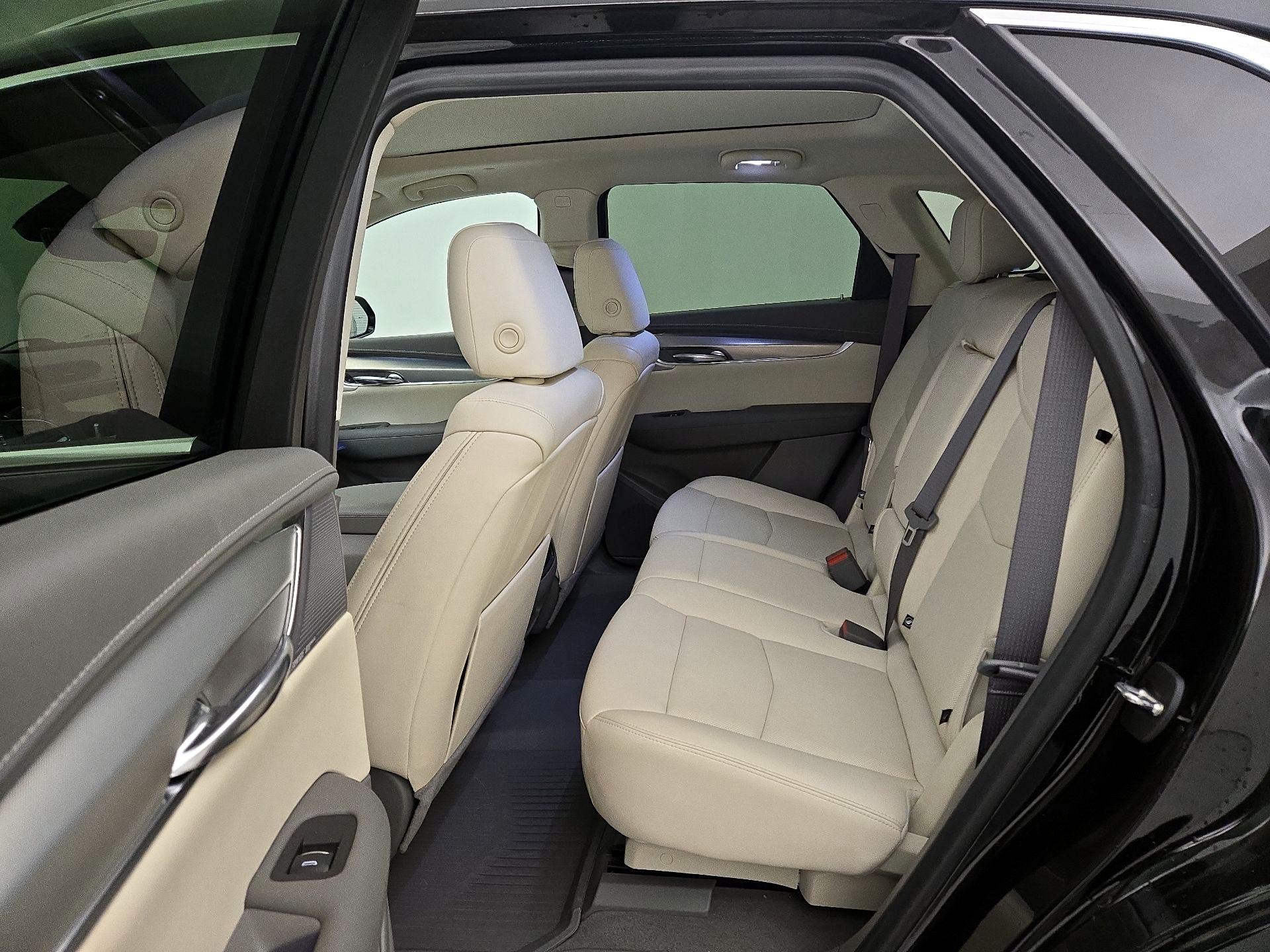 Thumbnail: 2022 Cadillac XT5 - 17