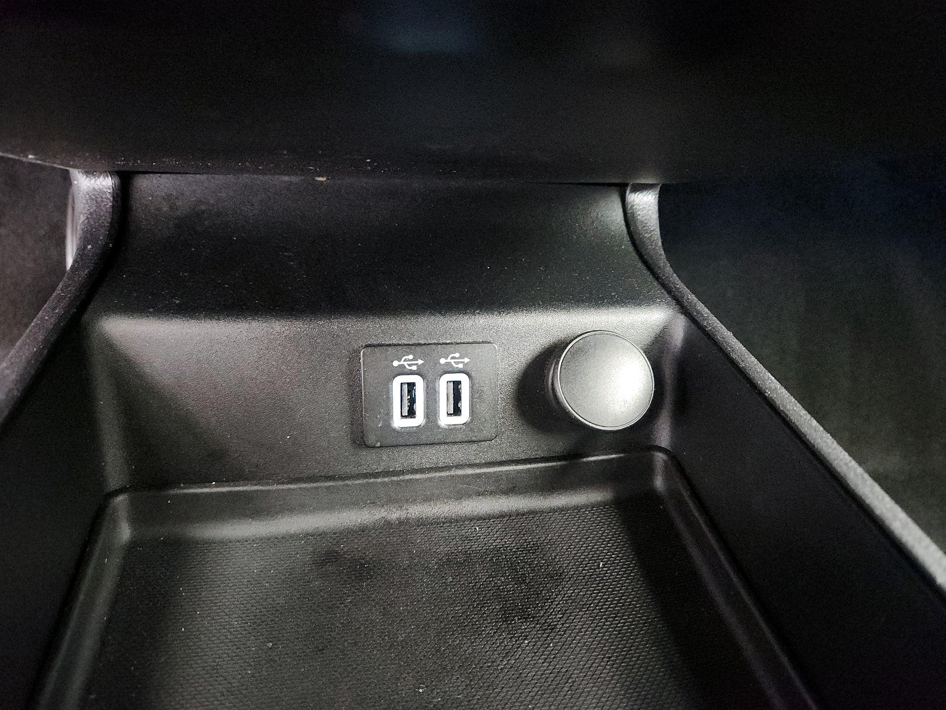 Thumbnail: 2020 Ford Fusion - 18