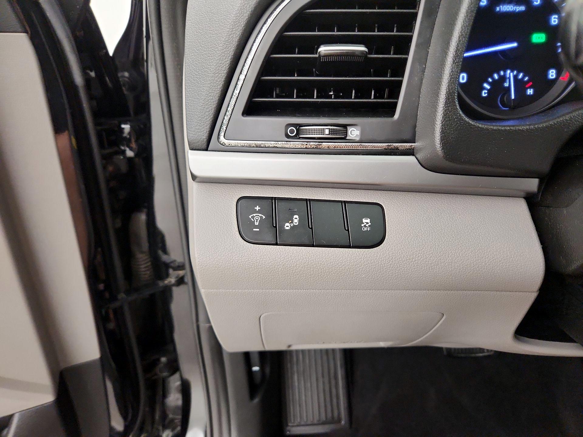 Thumbnail: 2017 Hyundai Elantra - 13