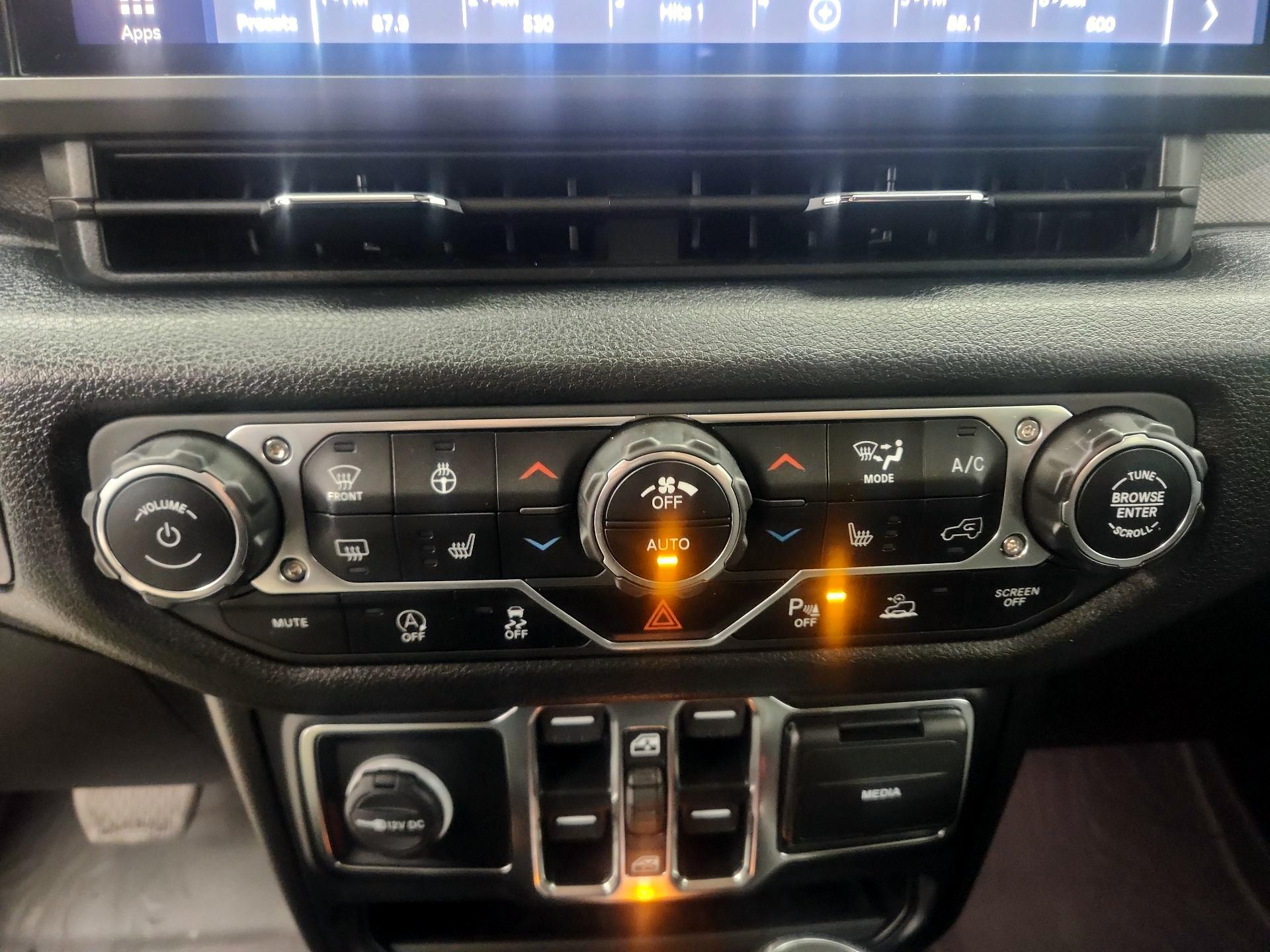 Thumbnail: 2024 Jeep Gladiator - 17