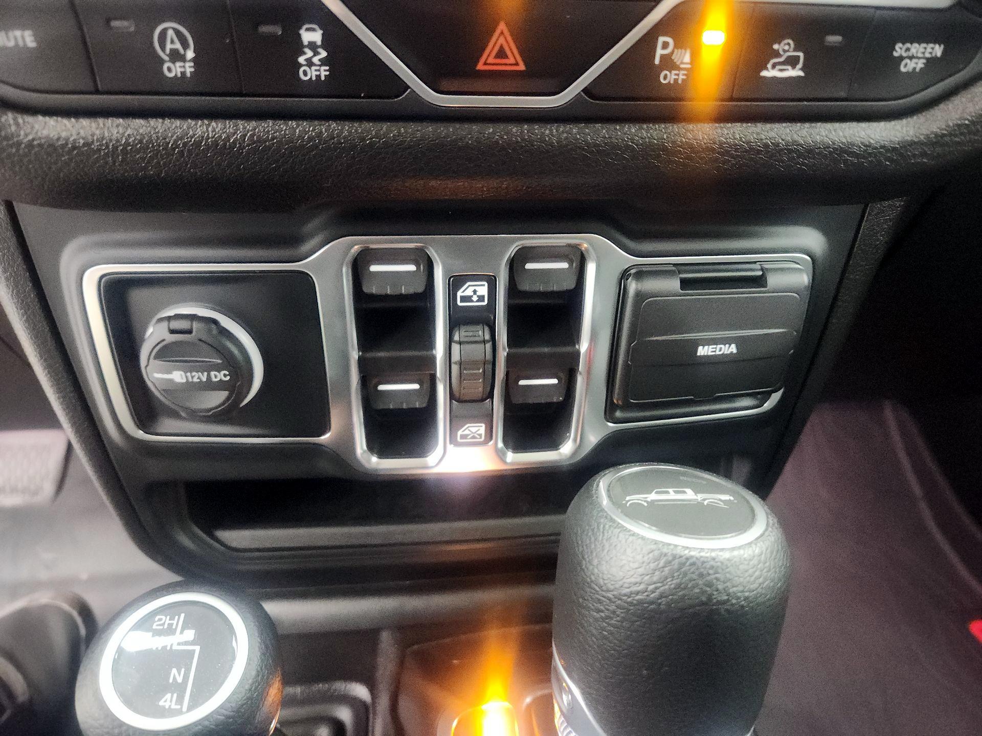 Thumbnail: 2024 Jeep Gladiator - 19