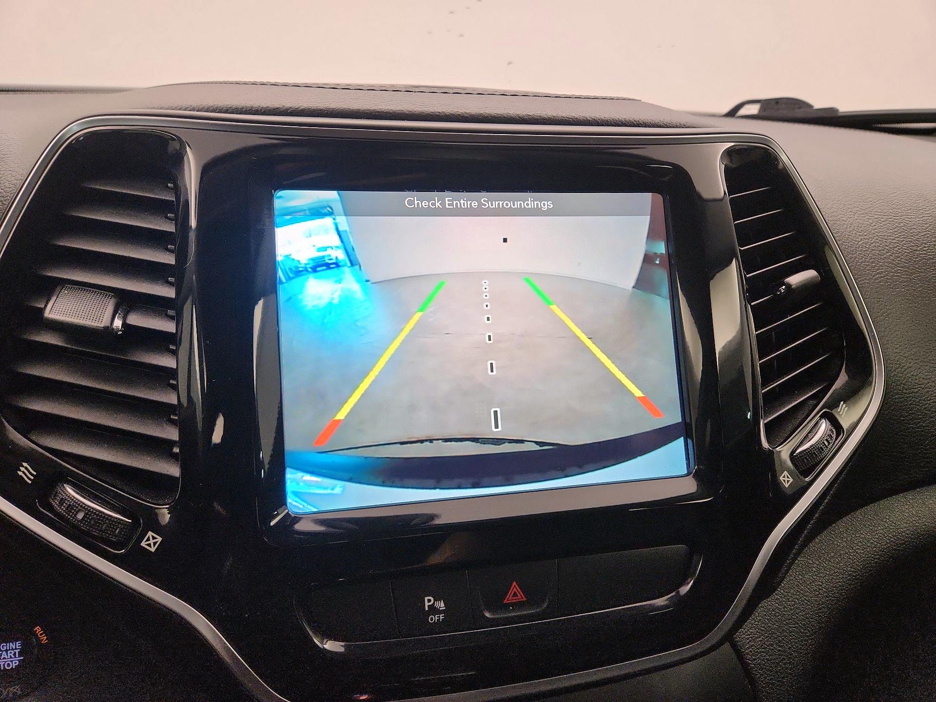 Thumbnail: 2019 Jeep Cherokee - 15