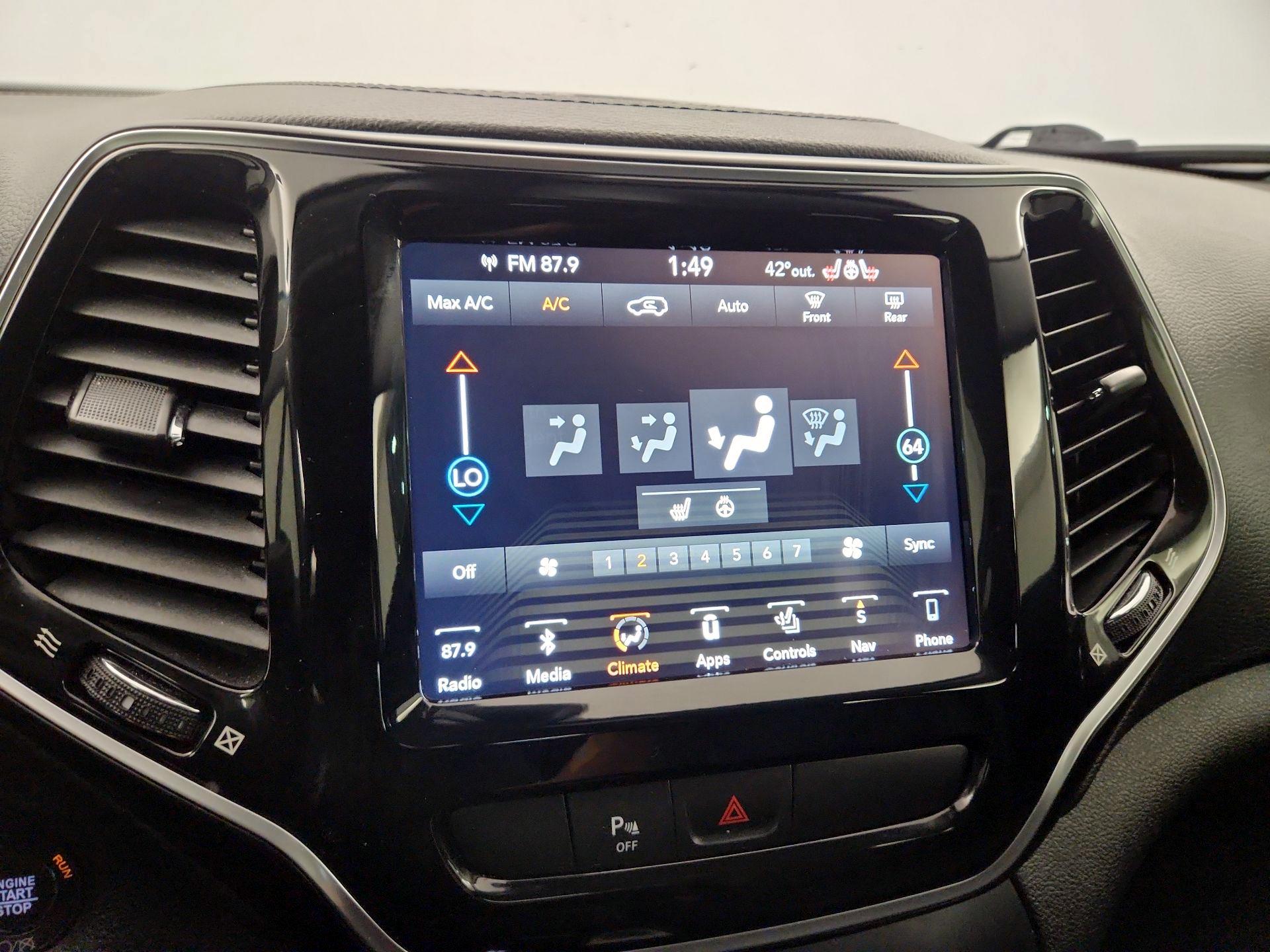 Thumbnail: 2019 Jeep Cherokee - 17