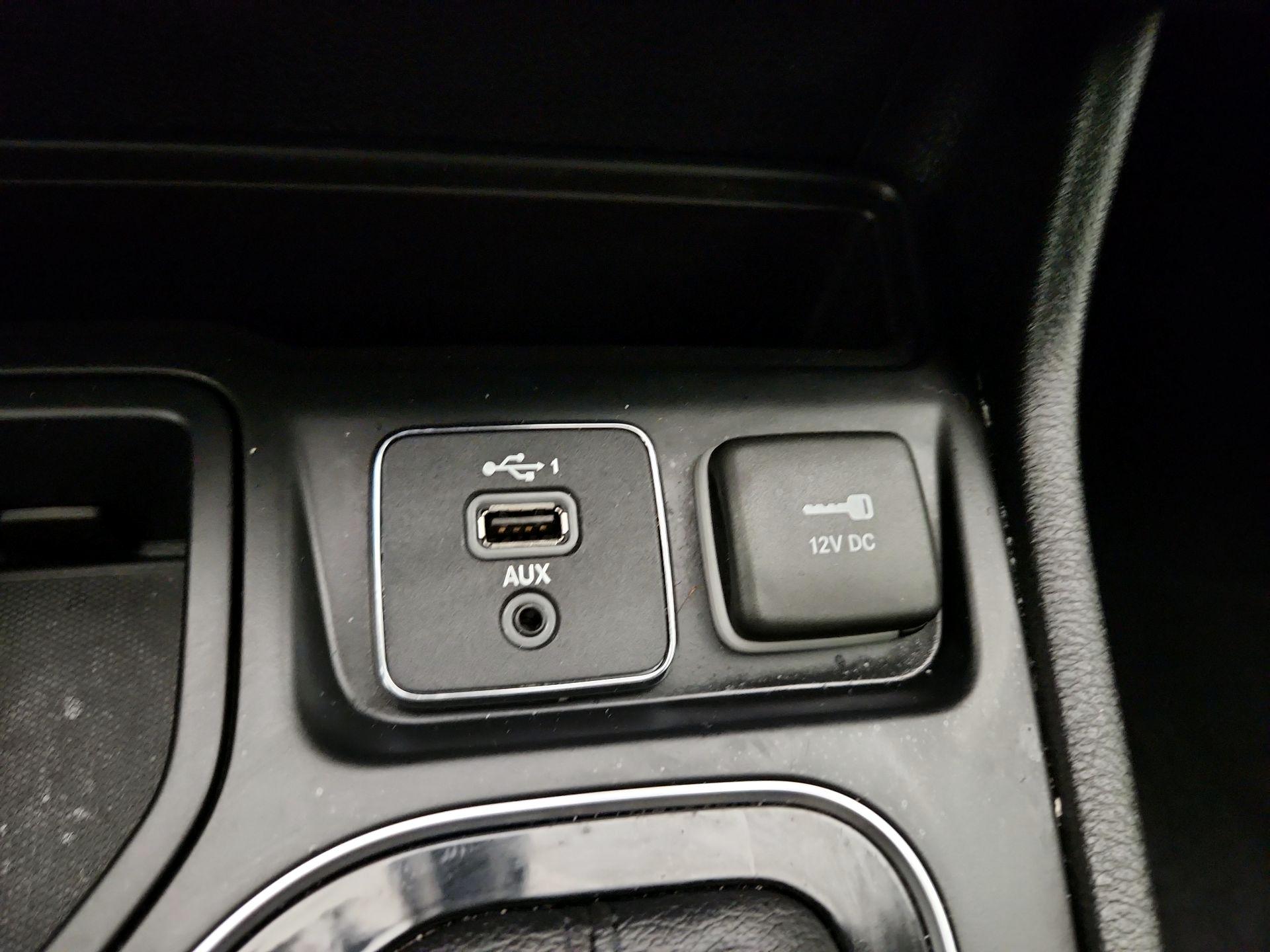 Thumbnail: 2019 Jeep Cherokee - 19