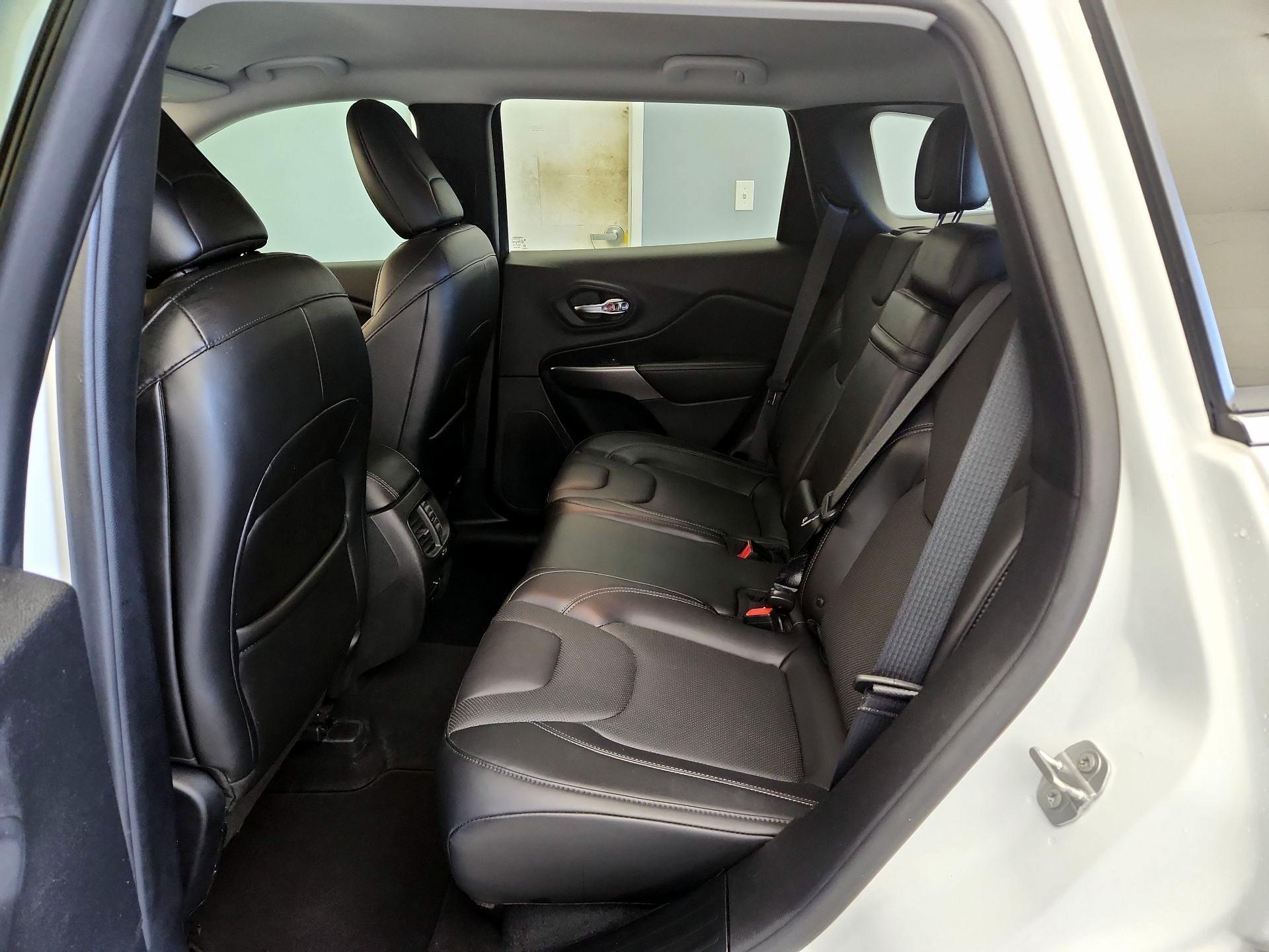 Thumbnail: 2019 Jeep Cherokee - 20