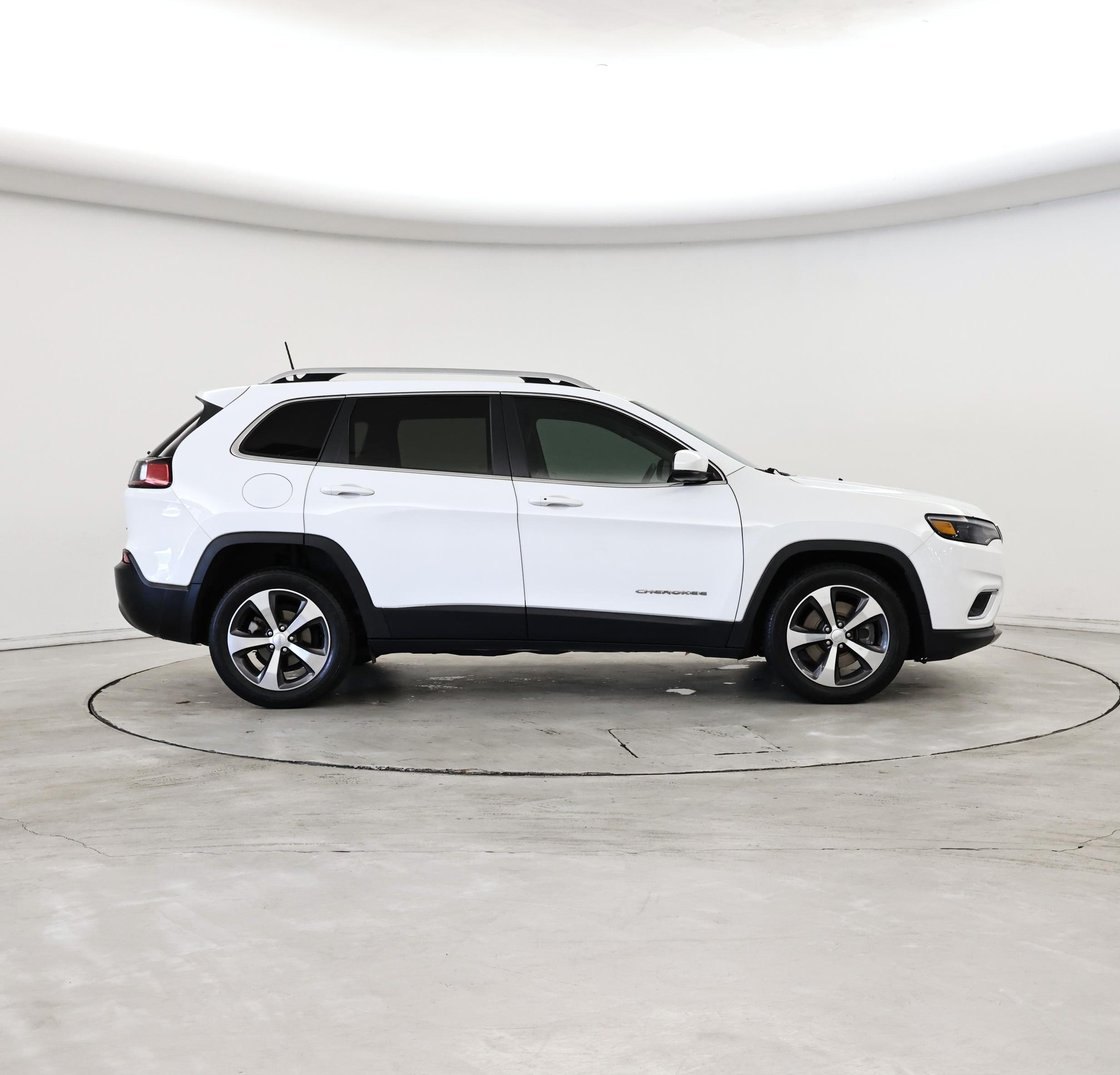 Thumbnail: 2019 Jeep Cherokee - 7