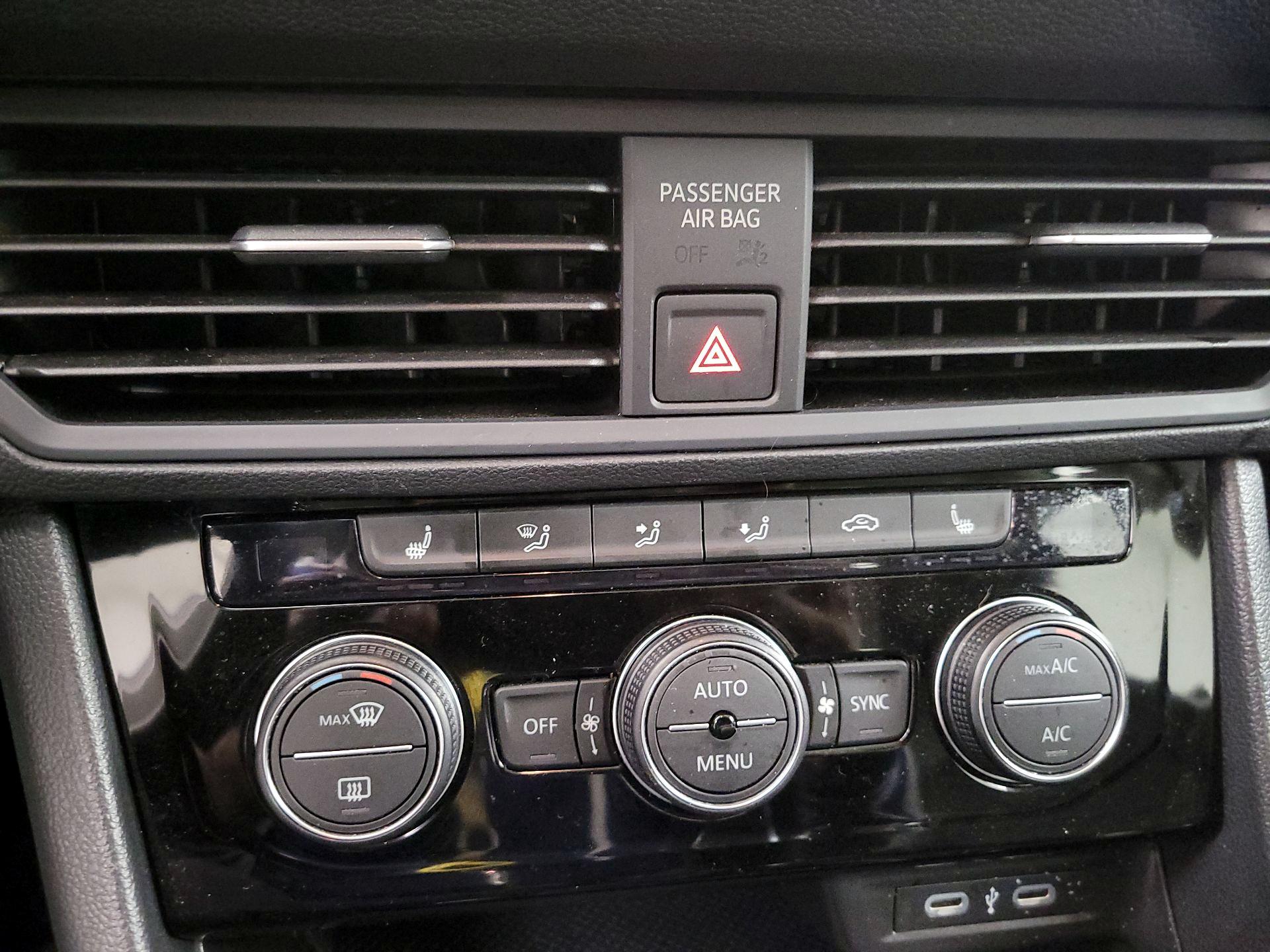 Thumbnail: 2024 Volkswagen Jetta - 16