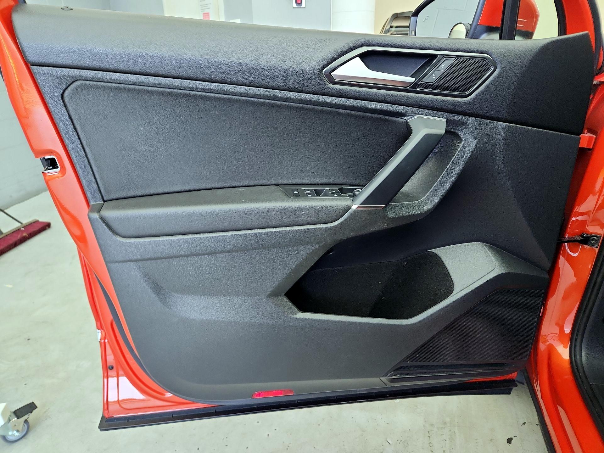 Thumbnail: 2018 Volkswagen Tiguan - 12