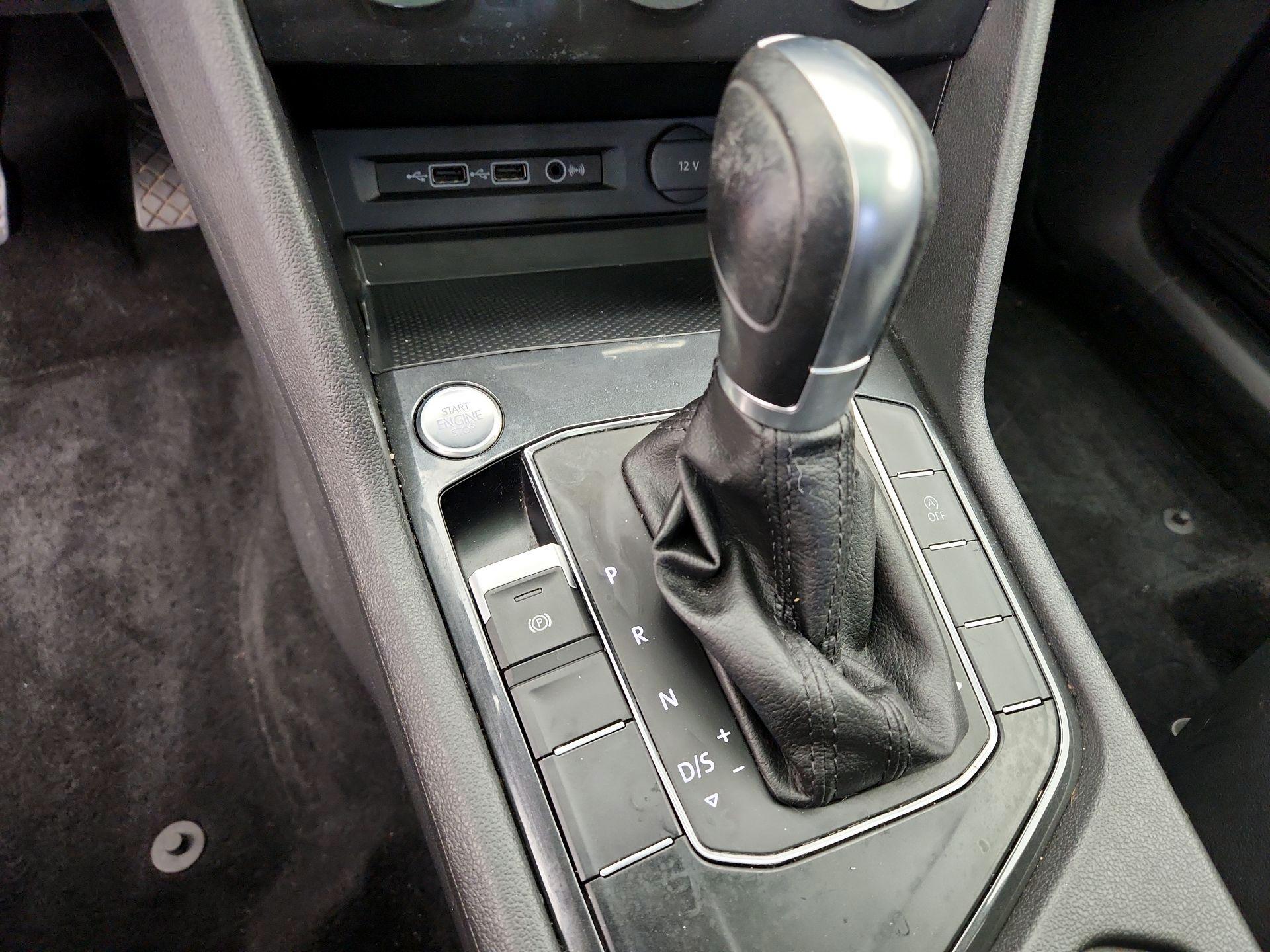 Thumbnail: 2018 Volkswagen Tiguan - 17