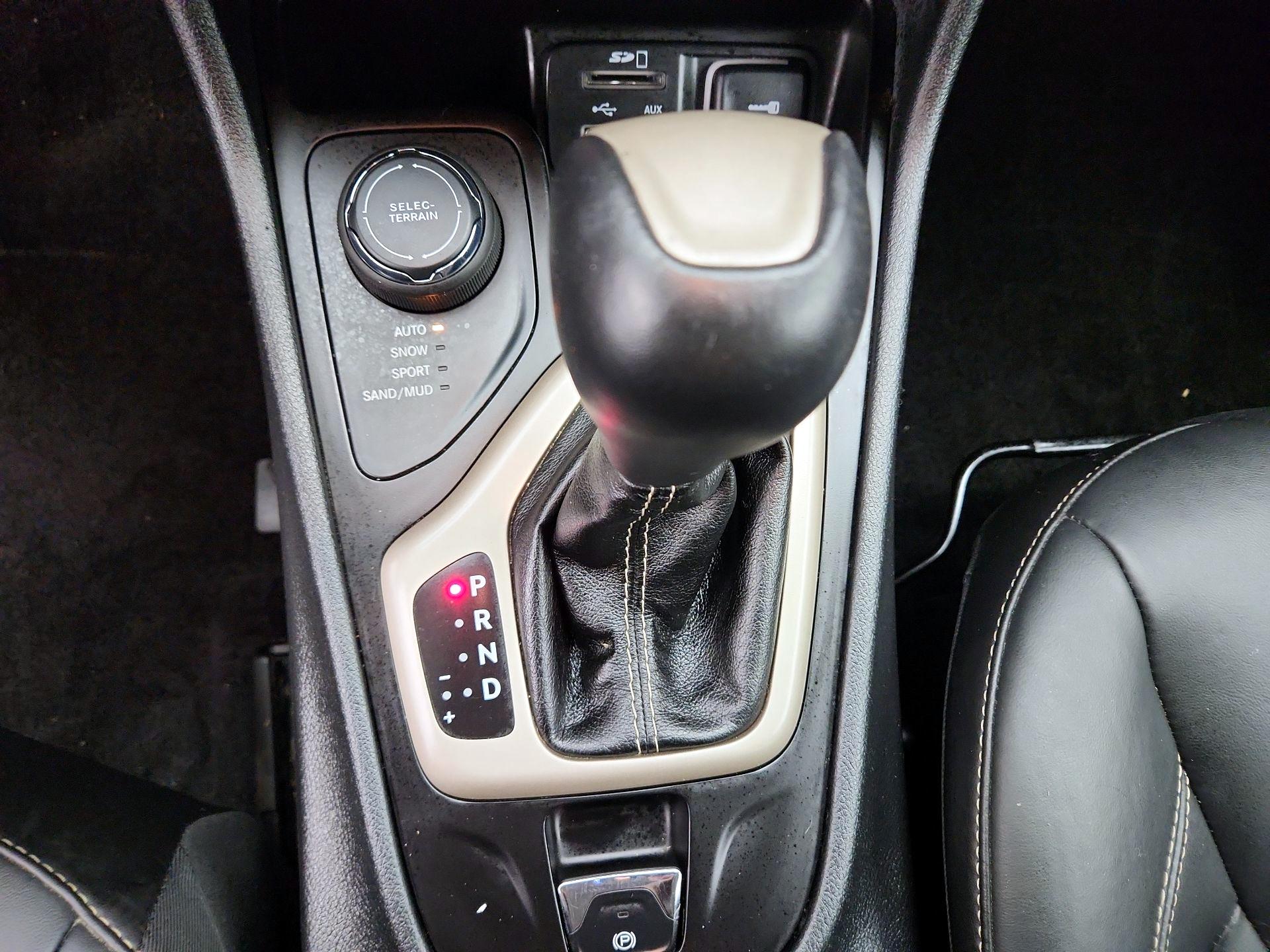 Thumbnail: 2016 Jeep Cherokee - 18