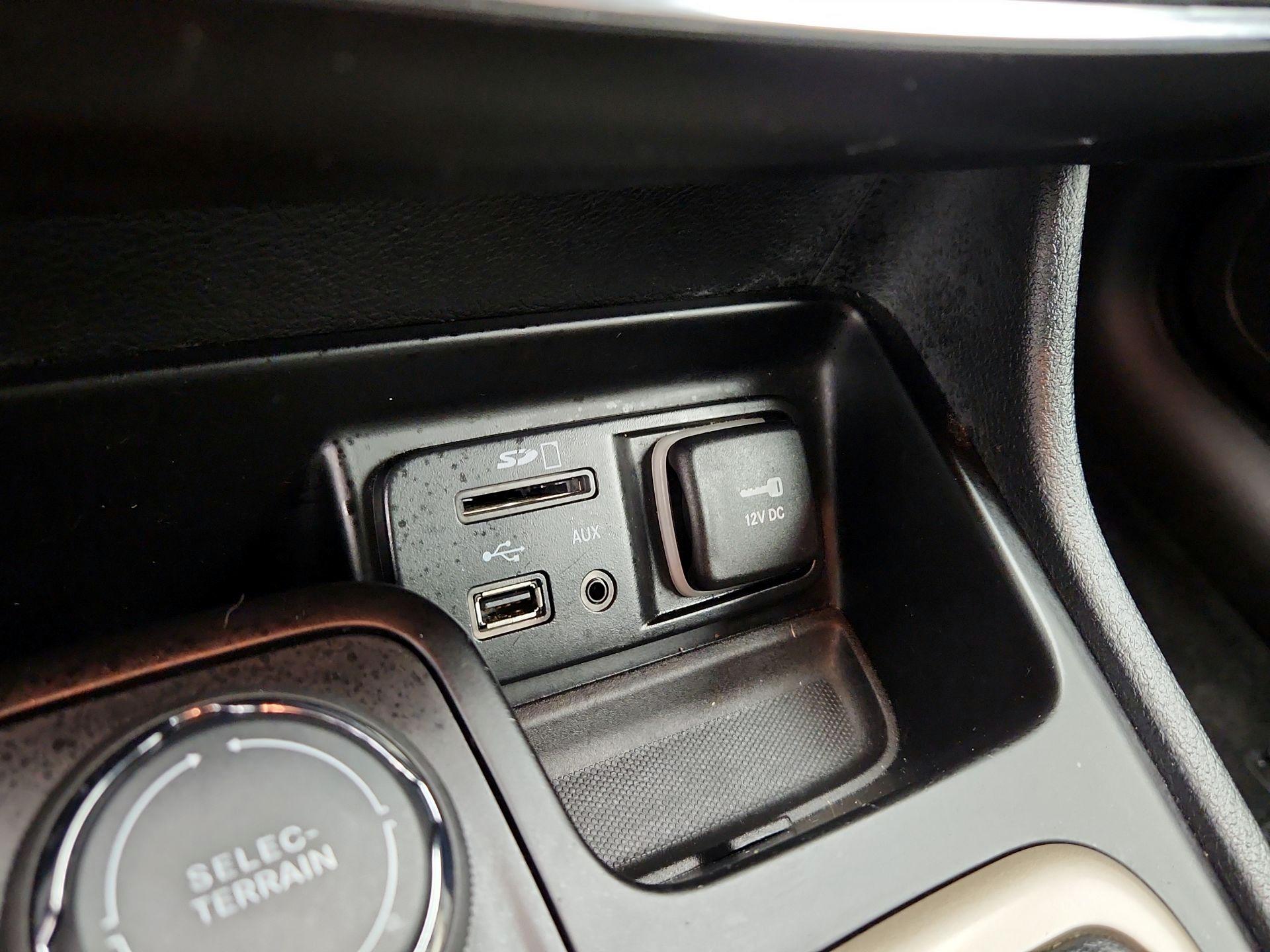 Thumbnail: 2016 Jeep Cherokee - 19