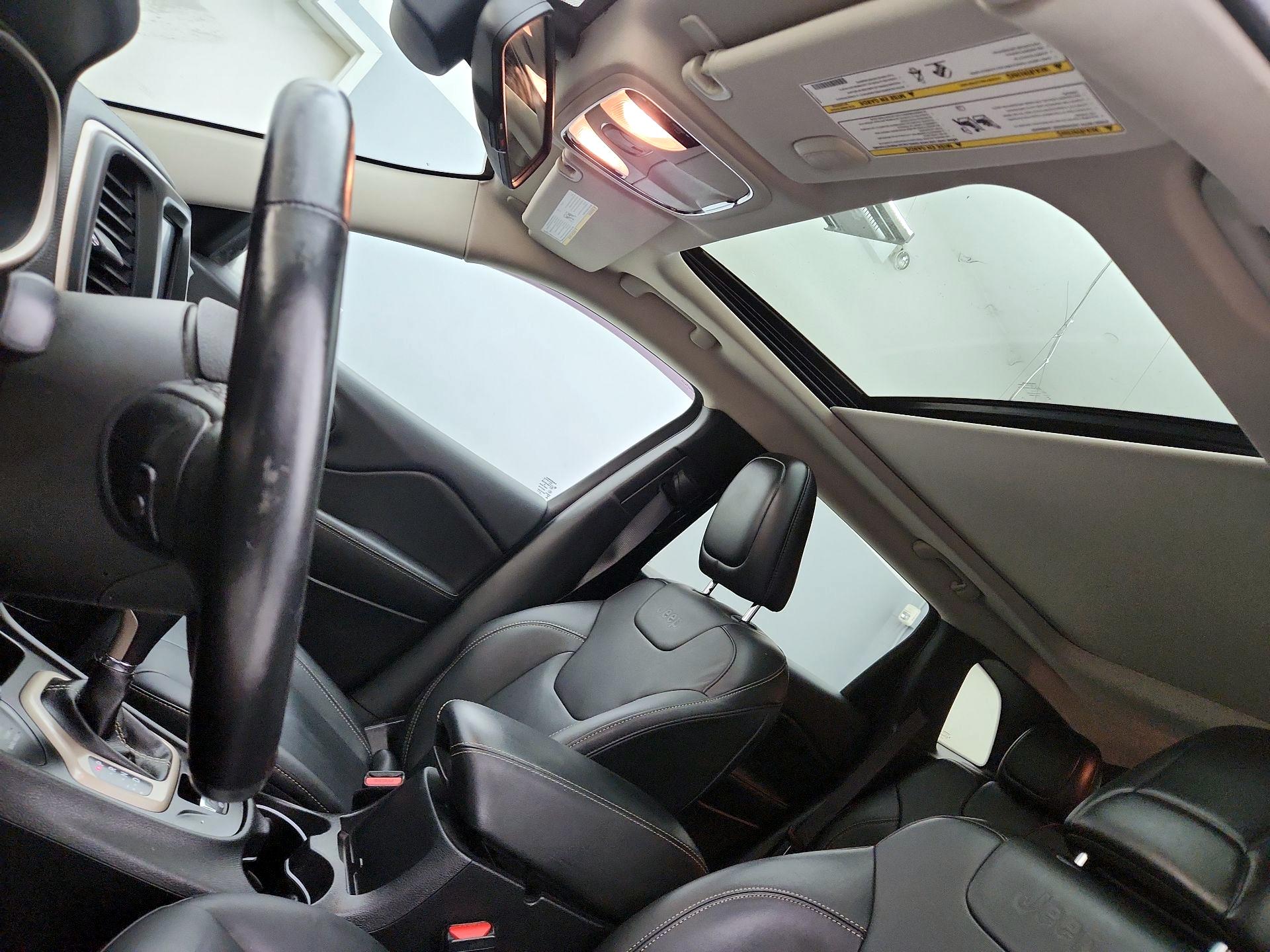 Thumbnail: 2016 Jeep Cherokee - 20