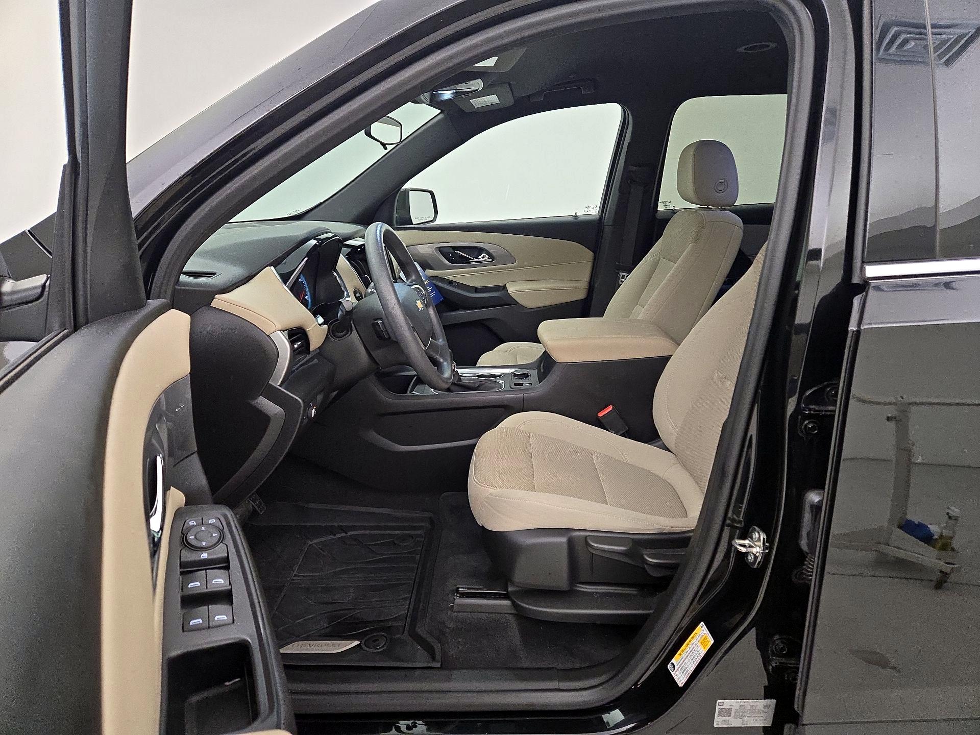 Thumbnail: 2022 Chevrolet Traverse - 11