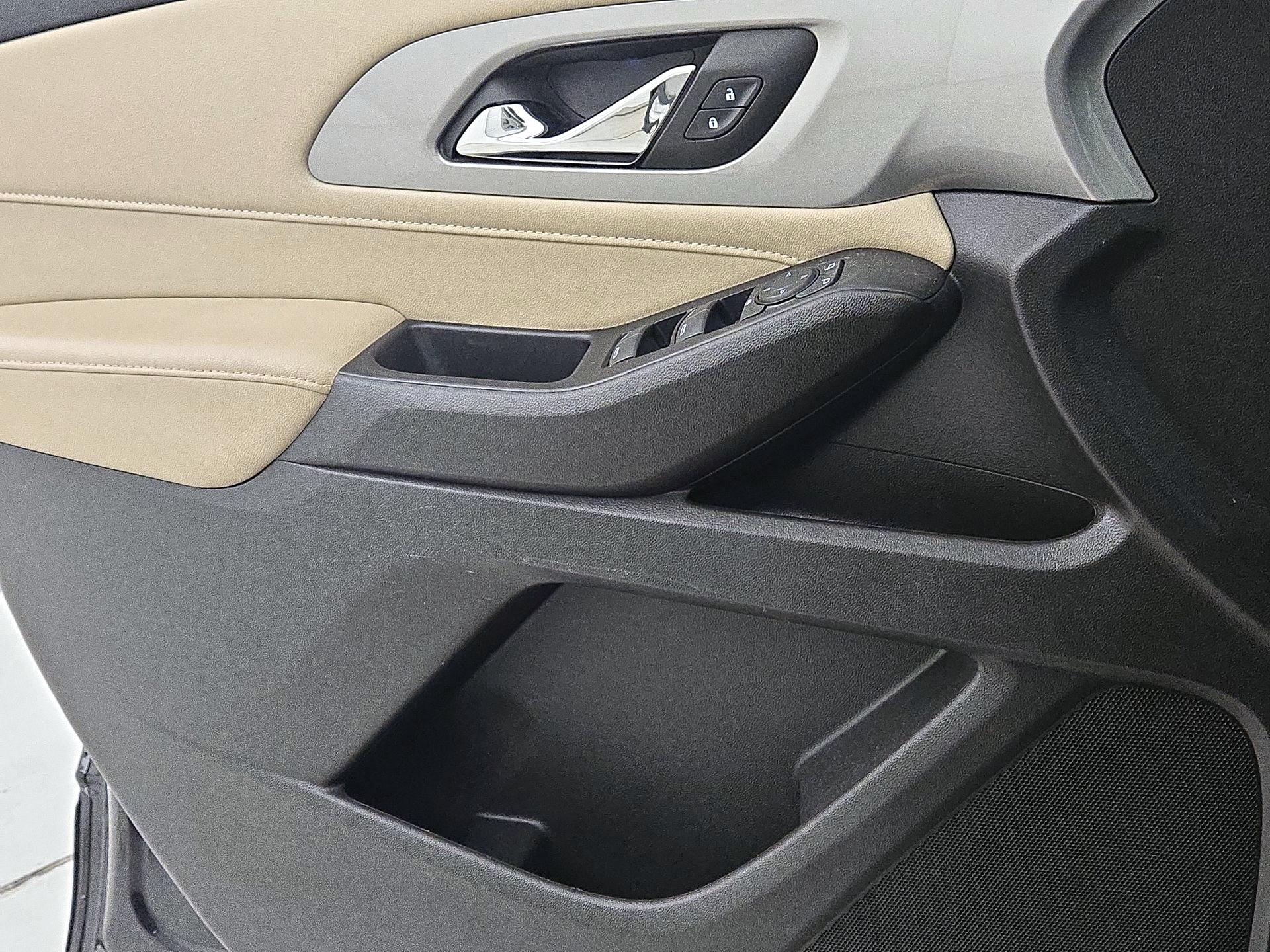 Thumbnail: 2022 Chevrolet Traverse - 12