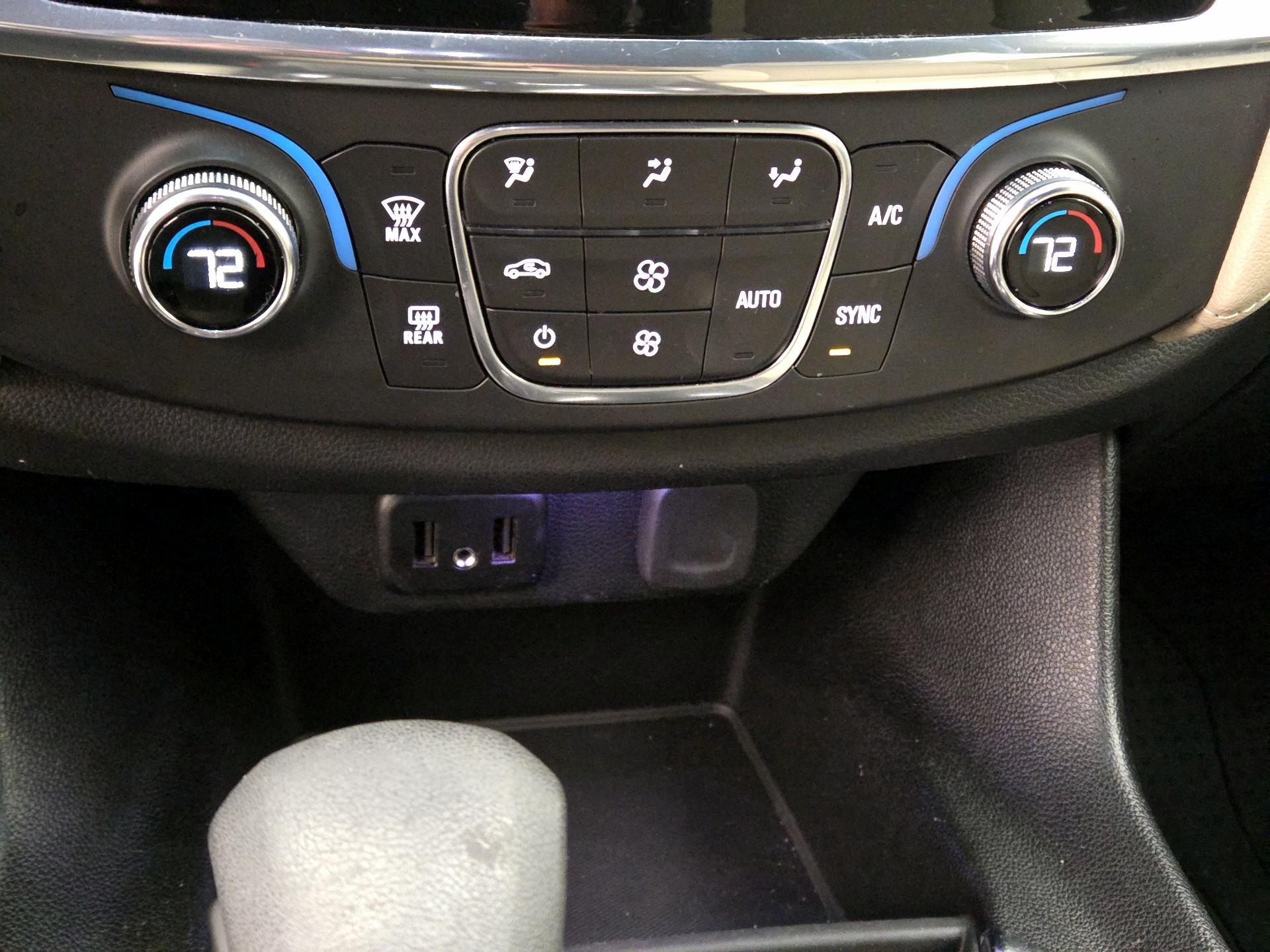 Thumbnail: 2022 Chevrolet Traverse - 16