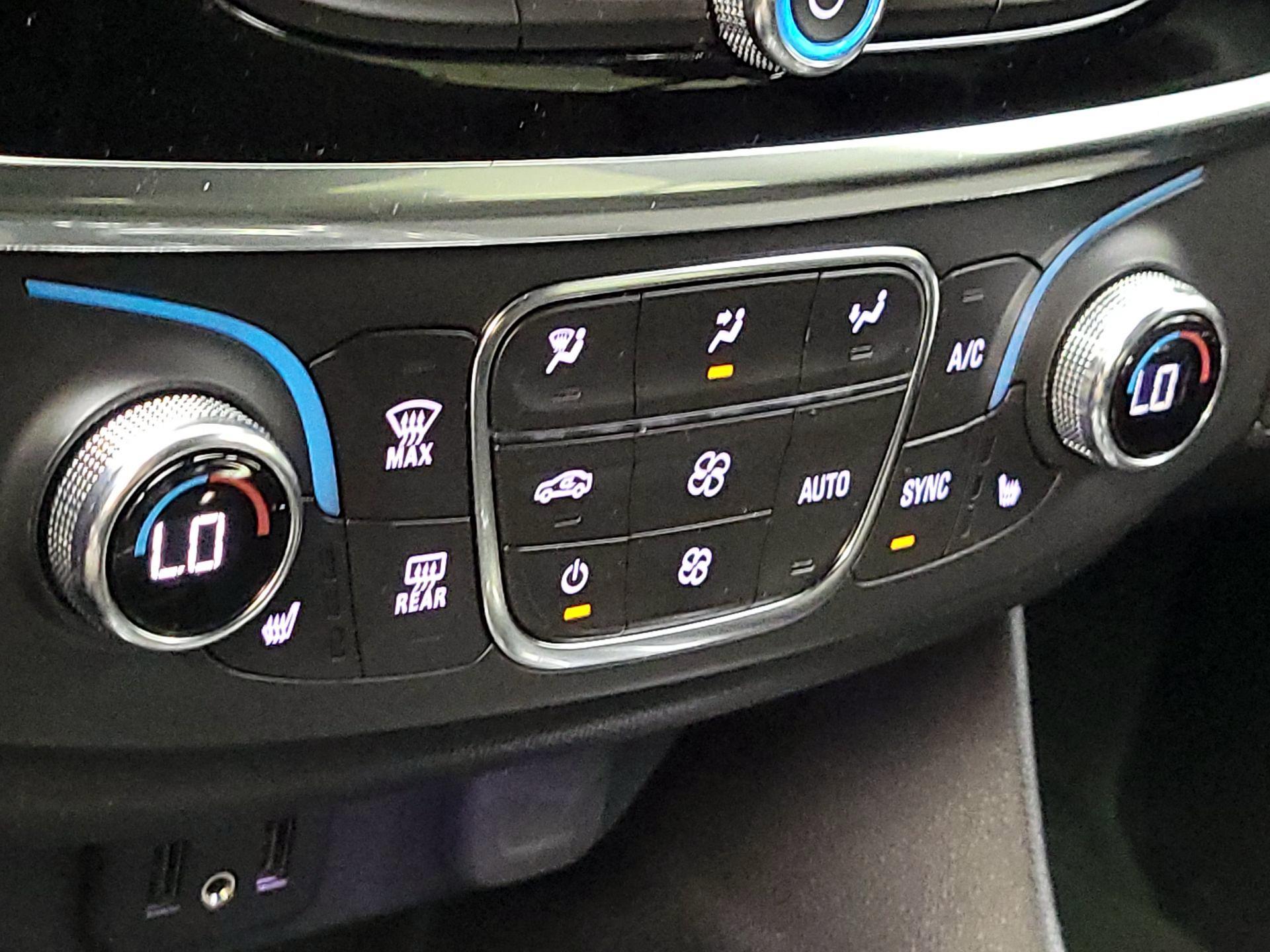 Thumbnail: 2023 Chevrolet Traverse - 16