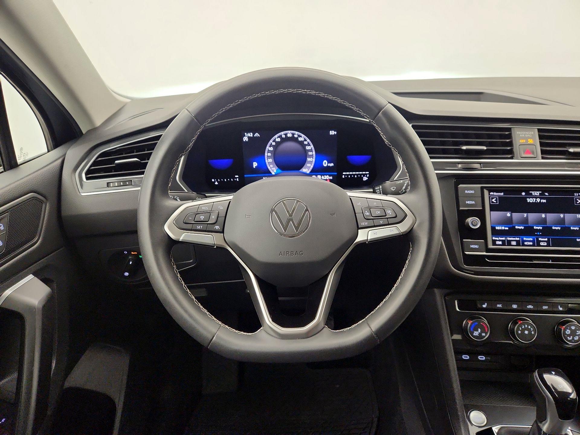 Thumbnail: 2022 Volkswagen Tiguan - 10