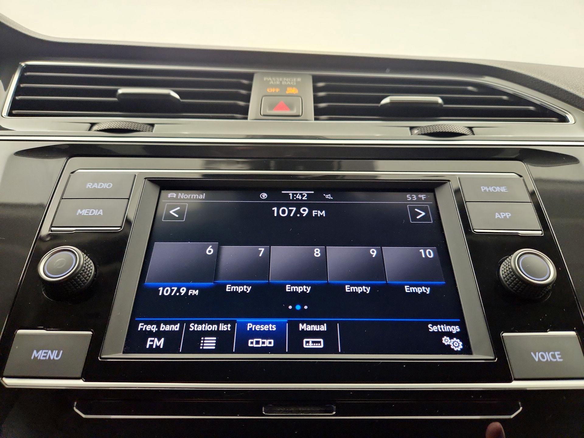 Thumbnail: 2022 Volkswagen Tiguan - 15