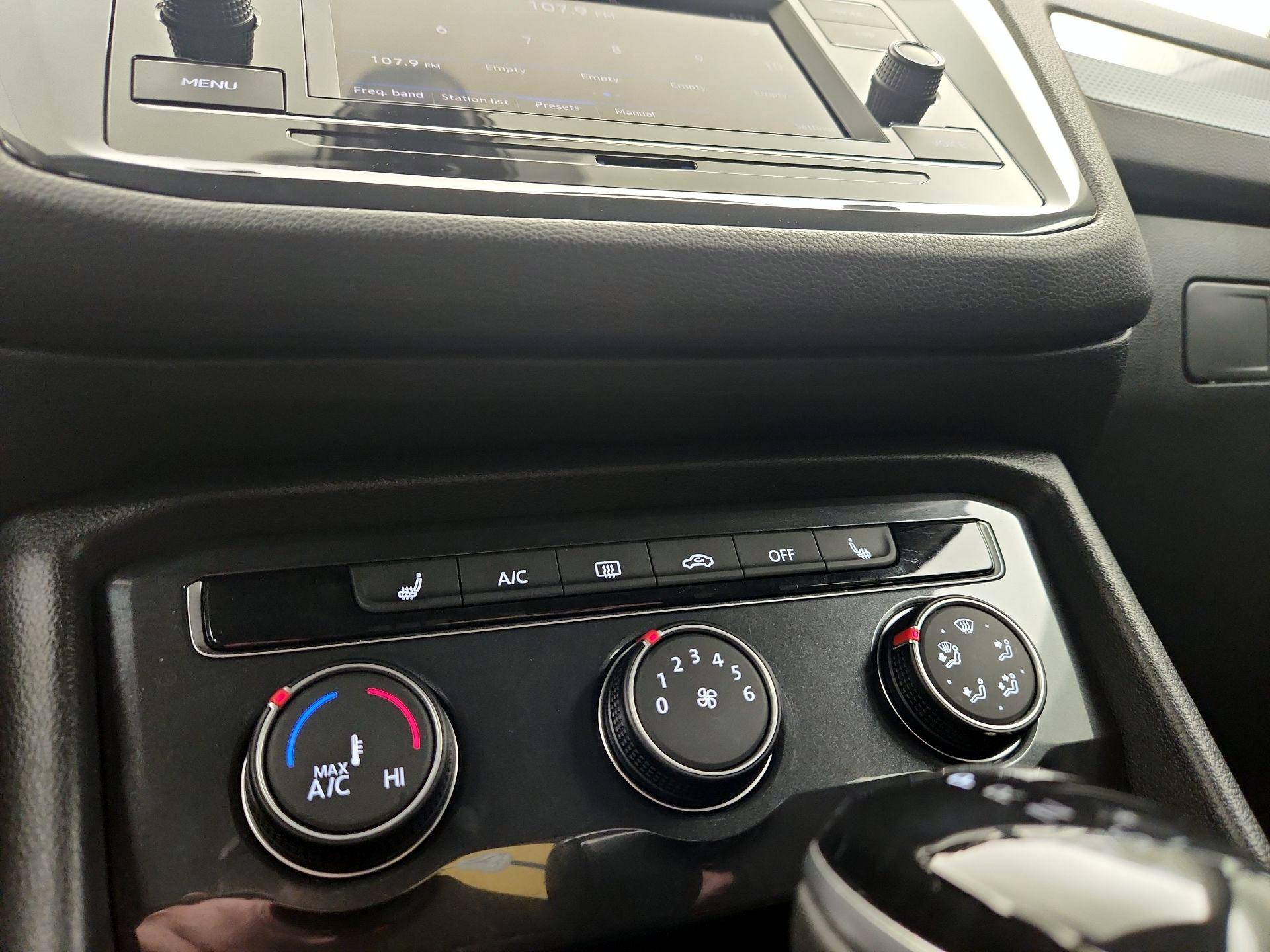 Thumbnail: 2022 Volkswagen Tiguan - 16