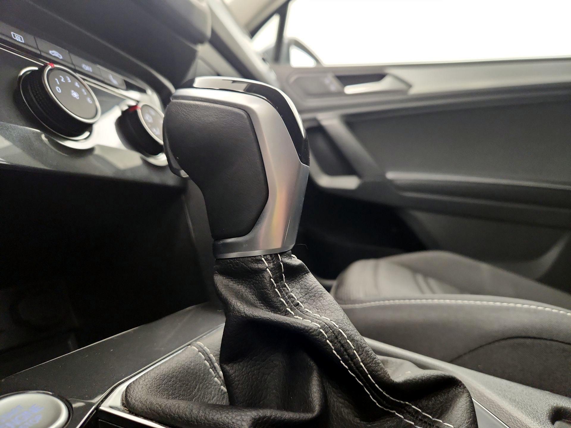 Thumbnail: 2022 Volkswagen Tiguan - 17