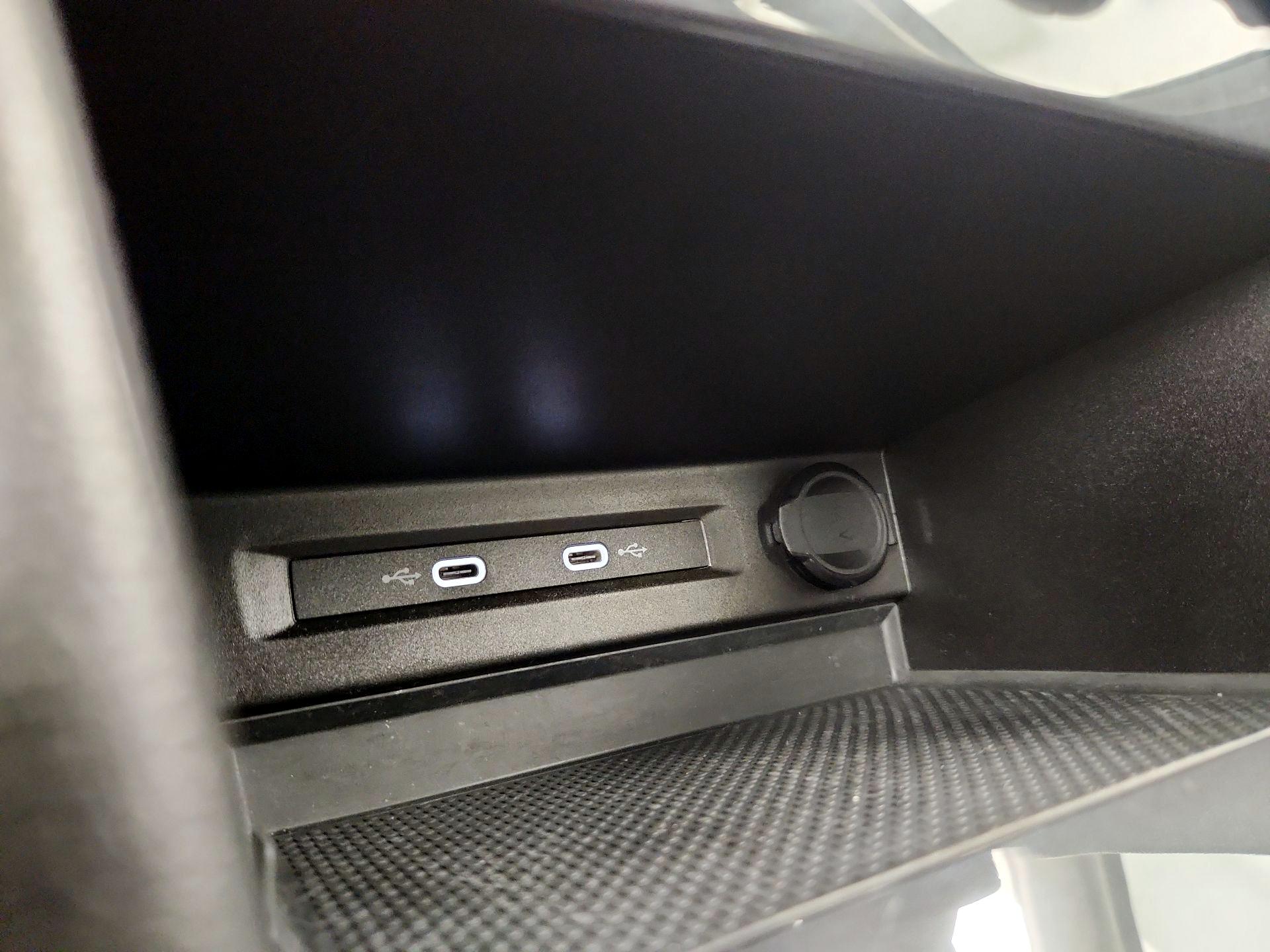 Thumbnail: 2022 Volkswagen Tiguan - 18