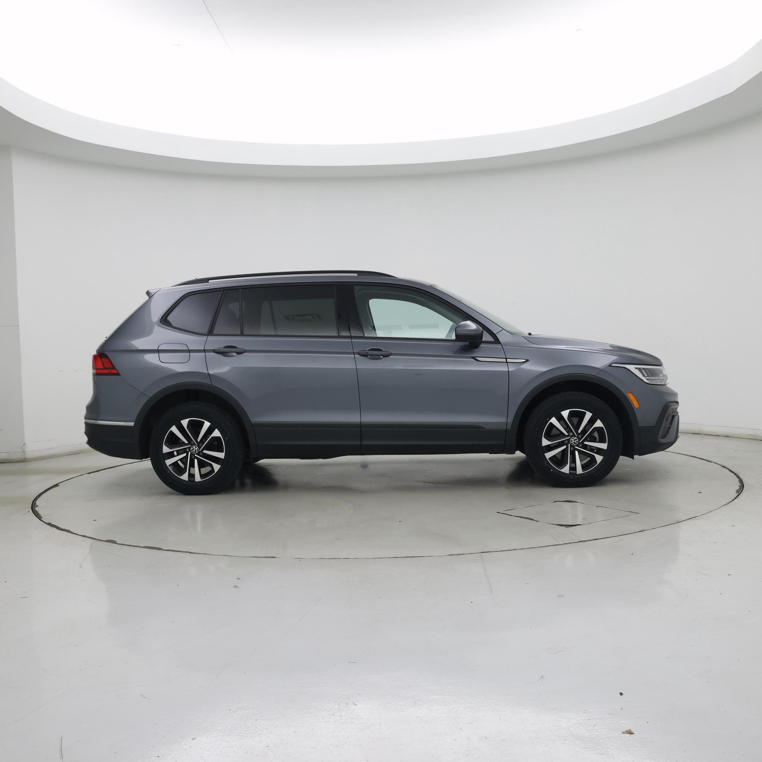 Thumbnail: 2022 Volkswagen Tiguan - 7