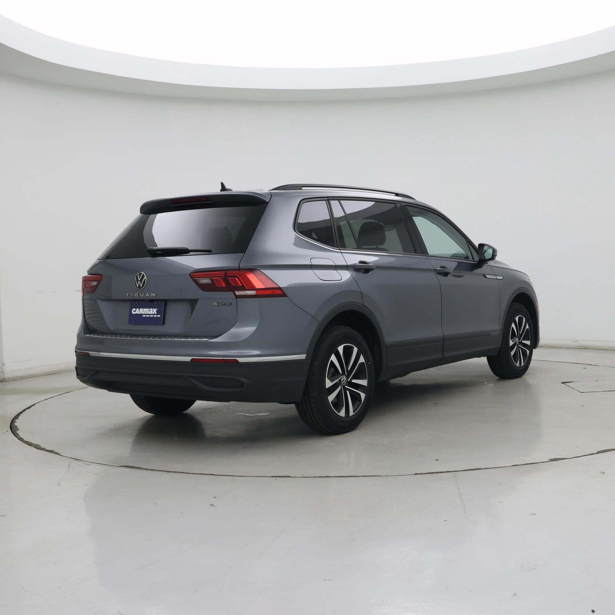 Thumbnail: 2022 Volkswagen Tiguan - 8