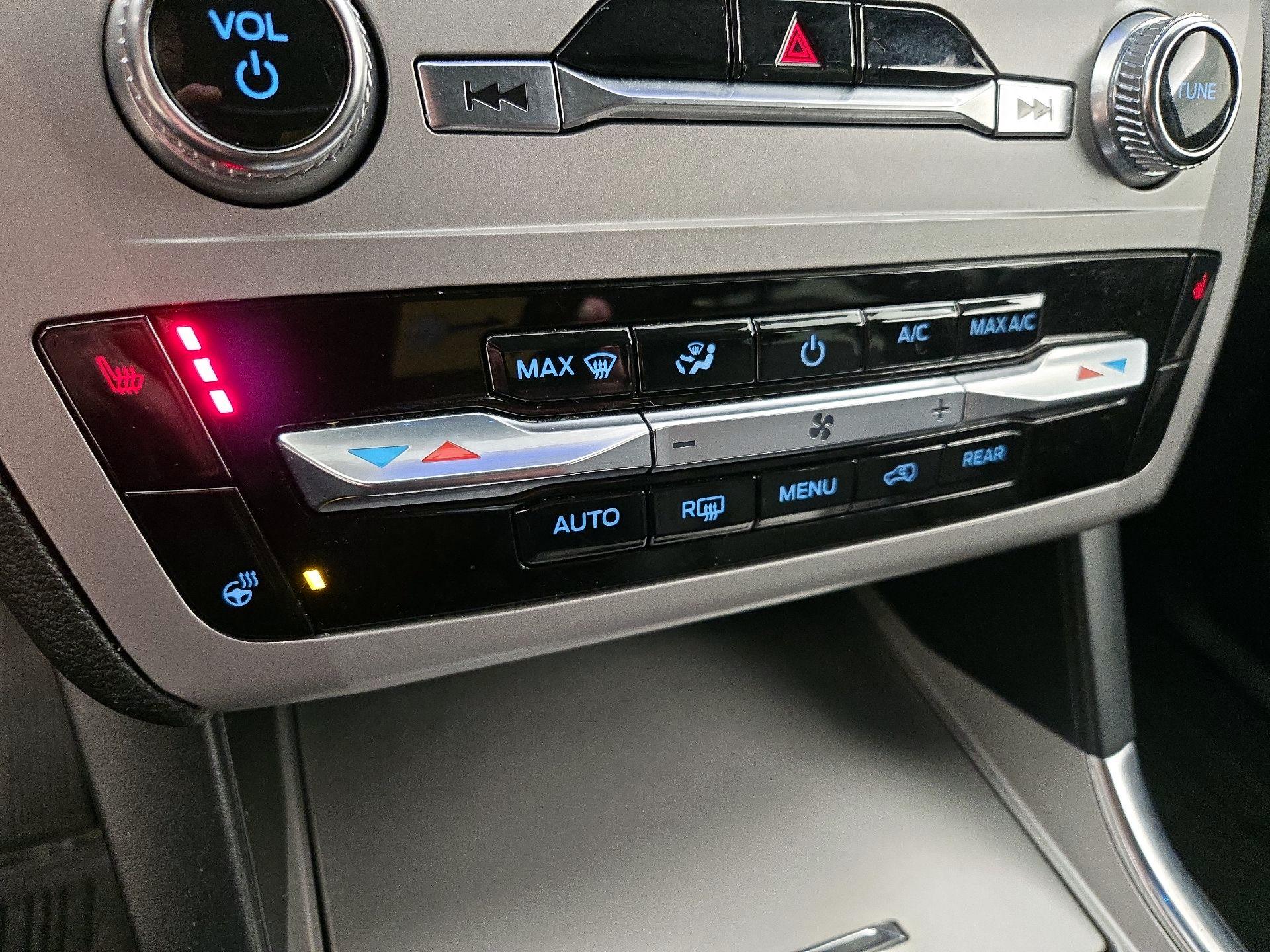 Thumbnail: 2022 Ford Explorer - 16