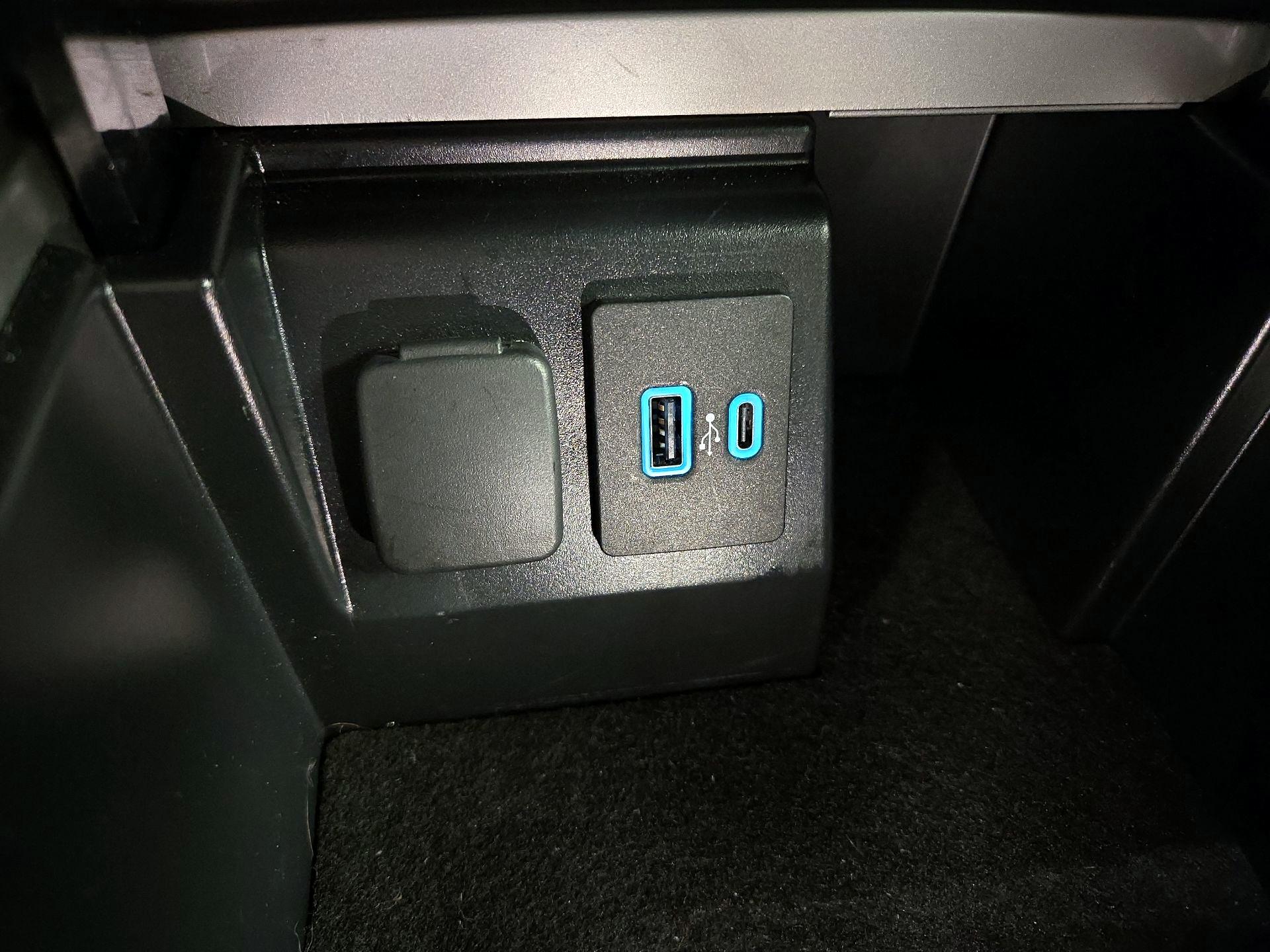 Thumbnail: 2022 Ford Explorer - 18